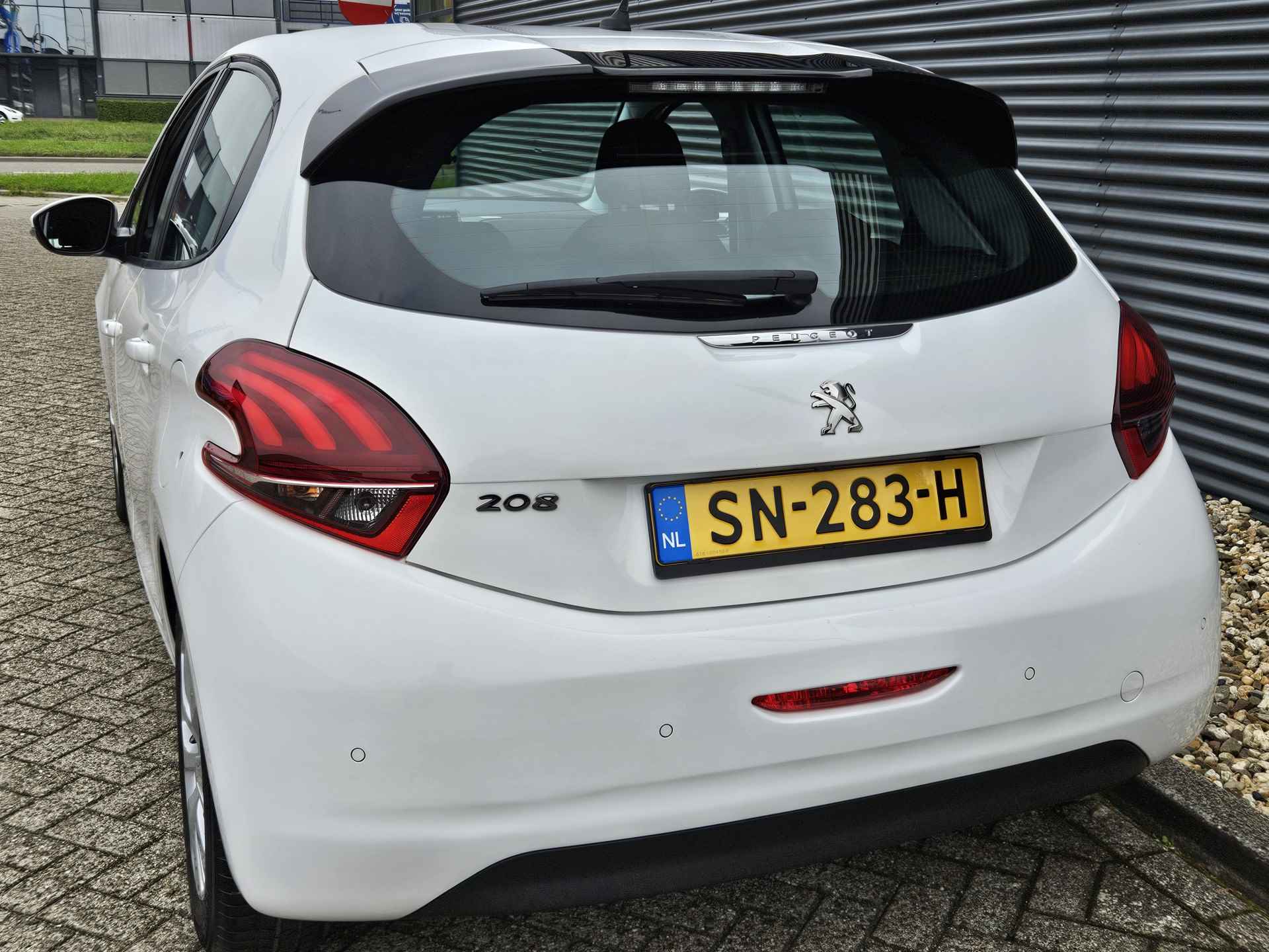 Peugeot 208 1.2 PureTech Blue Lion | Navigatie | Bluetooth | Parkeersensoren | Middenarmsteun voor | - 14/39