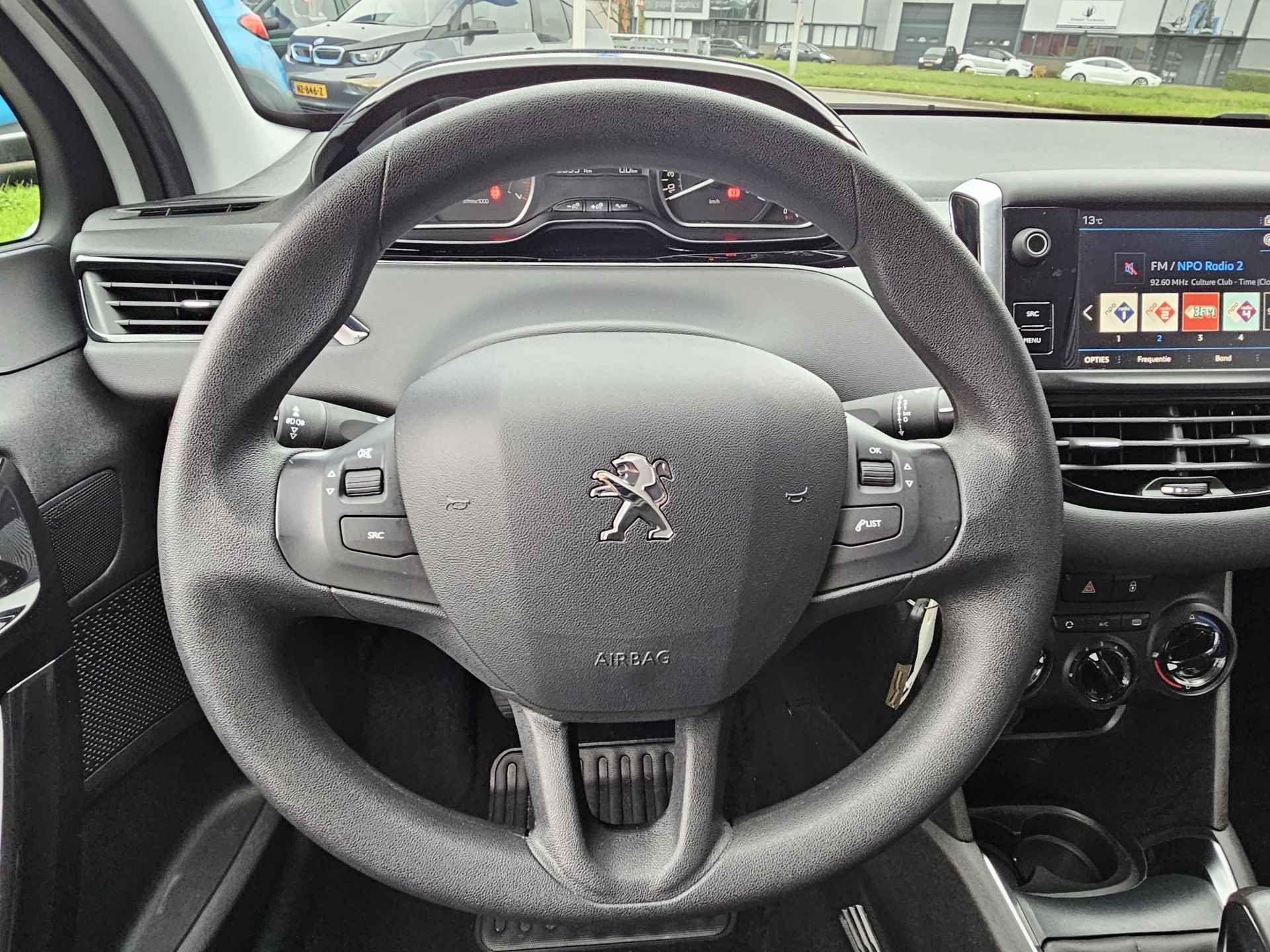 Peugeot 208 1.2 PureTech Blue Lion | Navigatie | Bluetooth | Parkeersensoren | Middenarmsteun voor | - 29/39