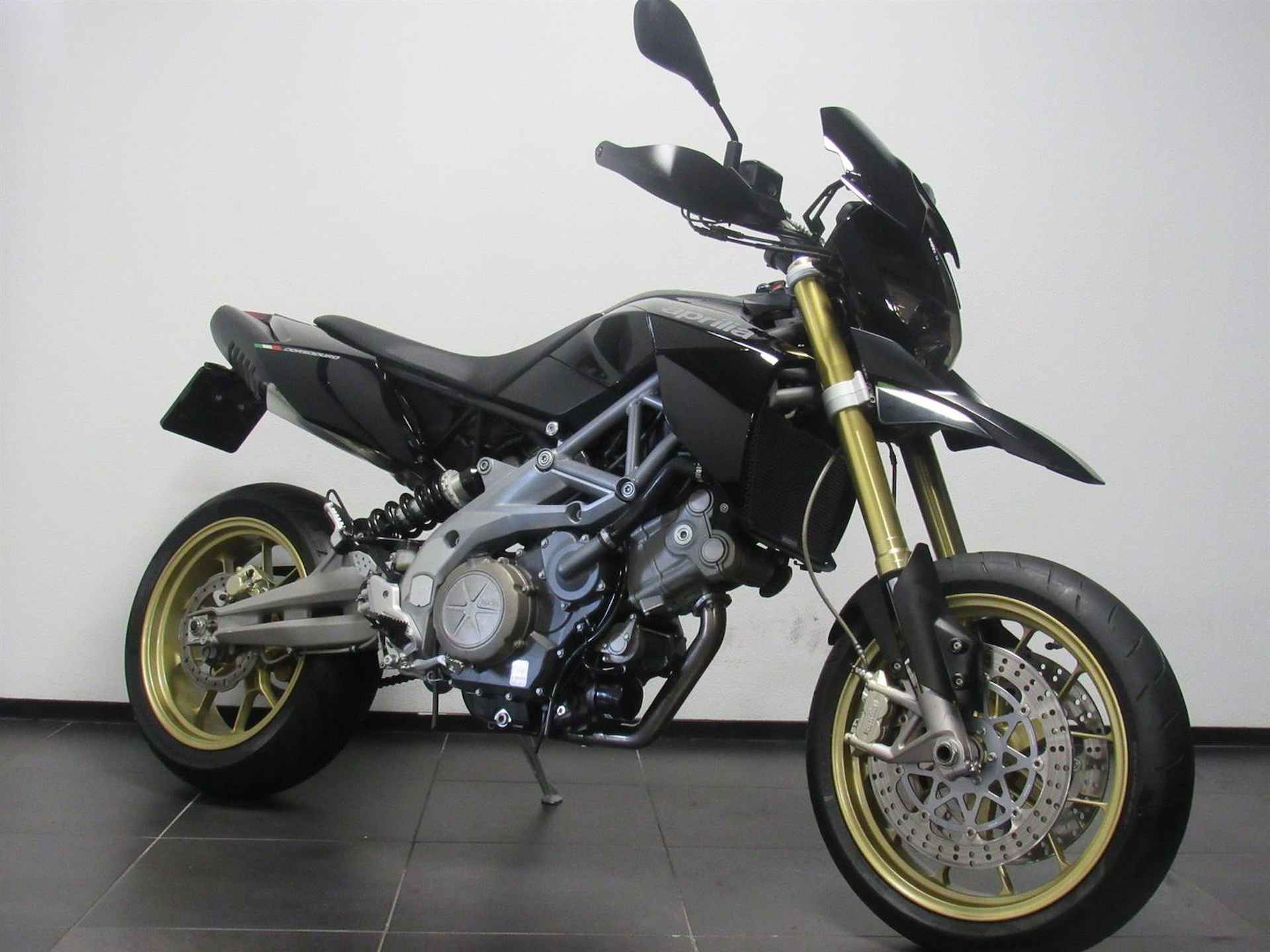 Aprilia DORSODURO SMV 750 - 2008 - 2/26