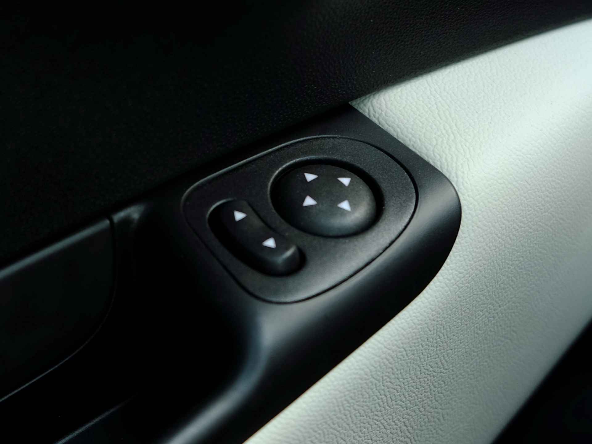 Fiat 500 1.0 Hybrid 70pk Dolcevita | Cruise control | CarPlay & Android Auto | Parkeersensoren achter - 11/19