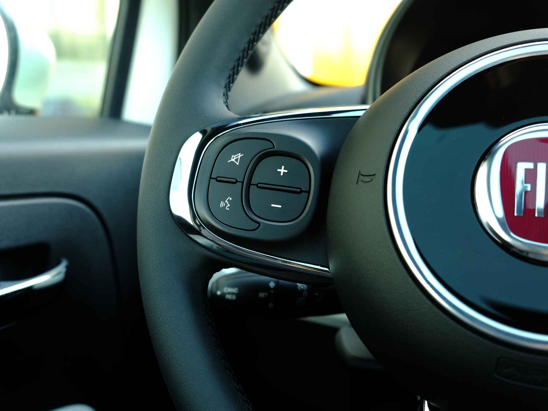 Fiat 500 1.0 Hybrid 70pk Dolcevita | Cruise control | CarPlay & Android Auto | Parkeersensoren achter - 12/19