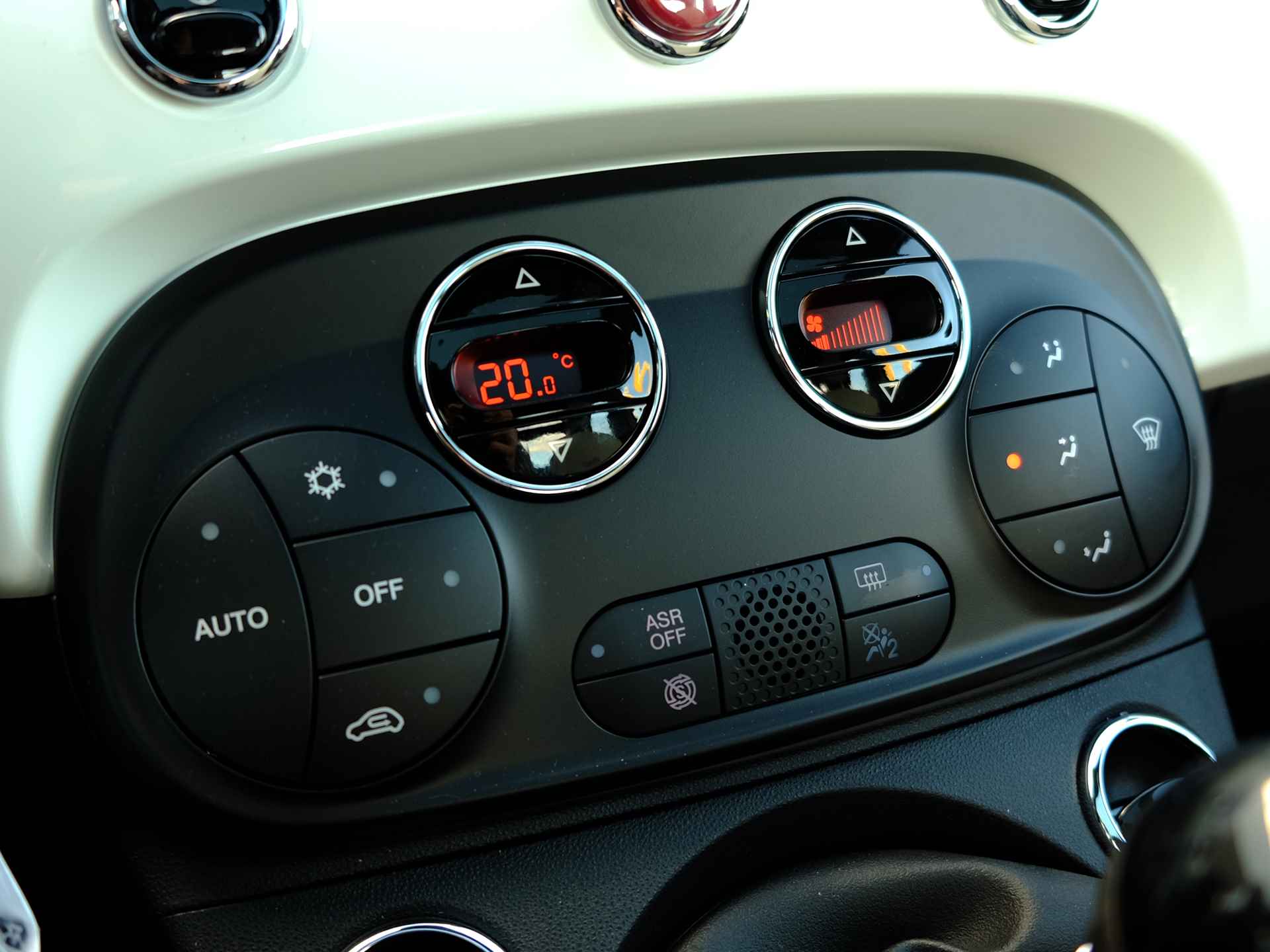 Fiat 500 1.0 Hybrid 70pk Dolcevita | Cruise control | CarPlay & Android Auto | Parkeersensoren achter - 17/19
