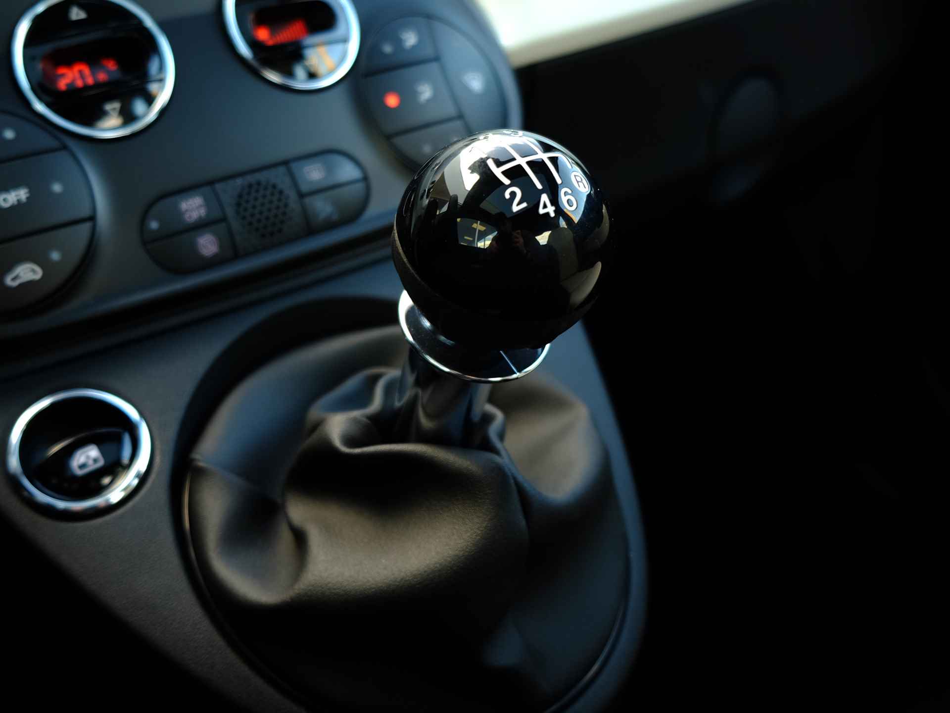 Fiat 500 1.0 Hybrid 70pk Dolcevita | Cruise control | CarPlay & Android Auto | Parkeersensoren achter - 18/19