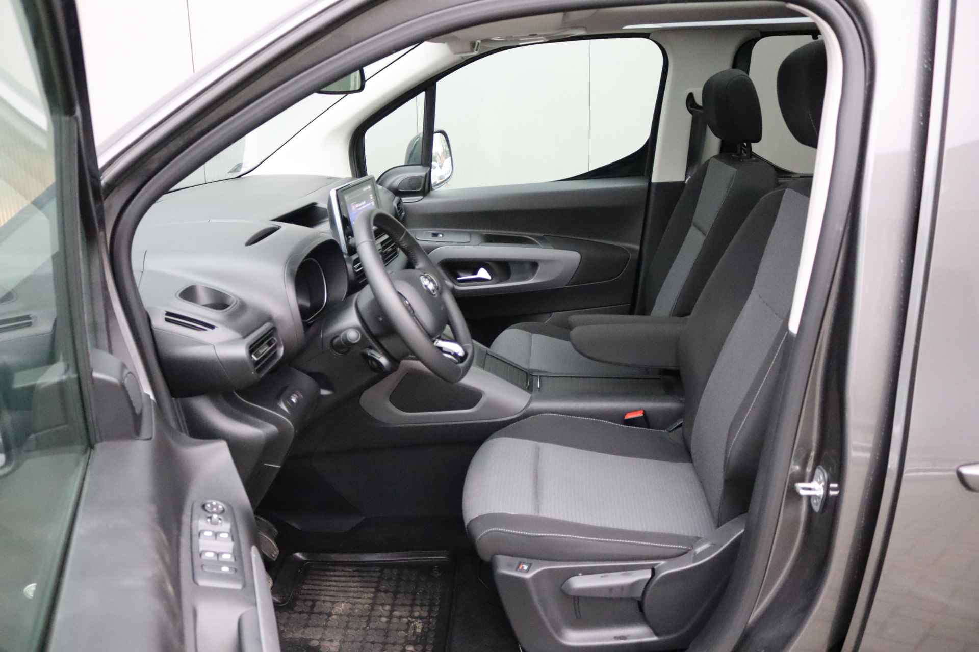 Toyota PROACE CITY 1.2 Turbo Dynamic Panoramadak/Trekhaak/Navigatie/Adaptive Cruise-Control - 7/32