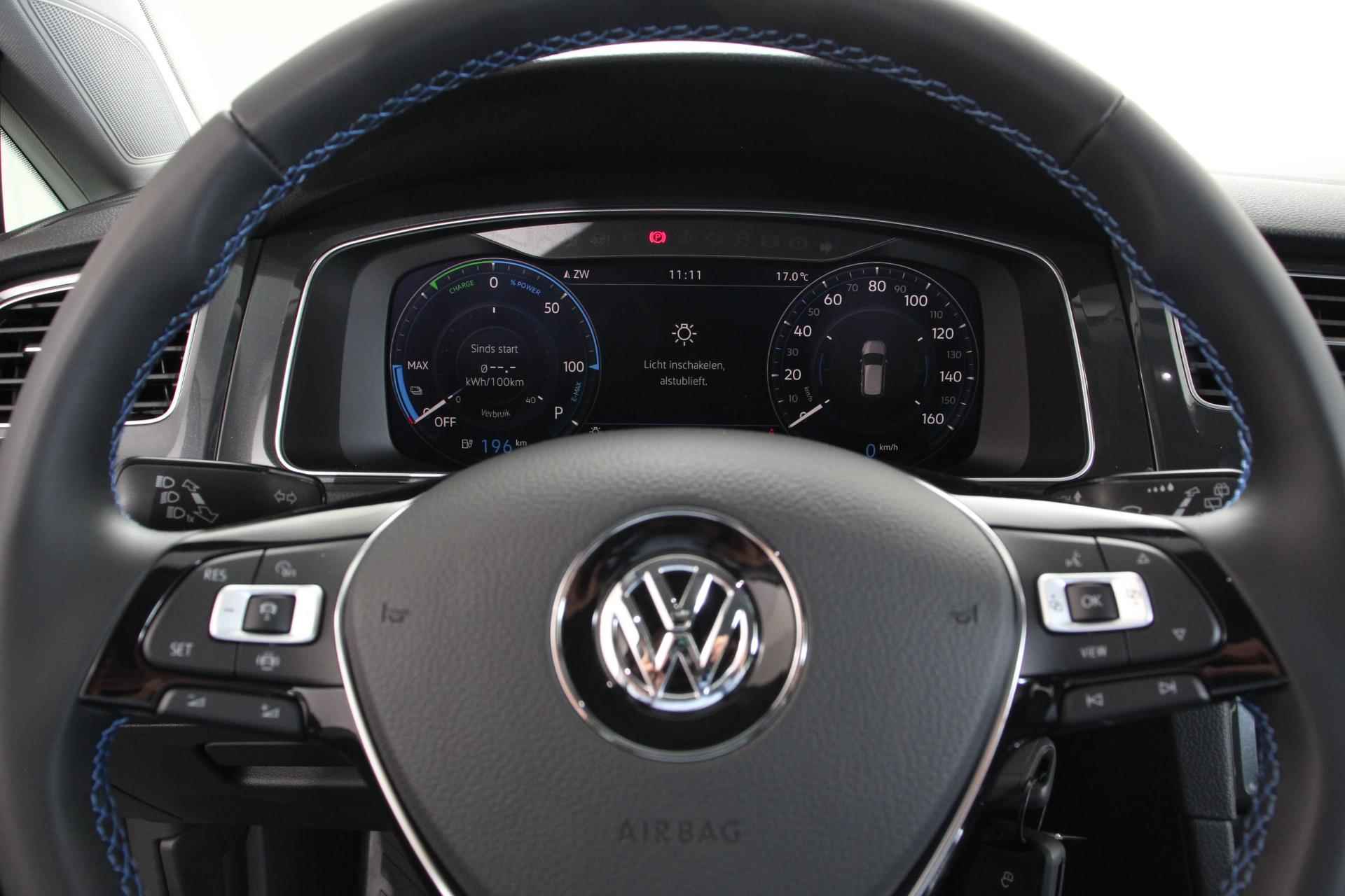 Volkswagen e-Golf e-Golf | Navigatie | Climate Control | Digitale cockpit | Bluetooth | Cruise control adaptive | Camera | LMV 17" - 15/30