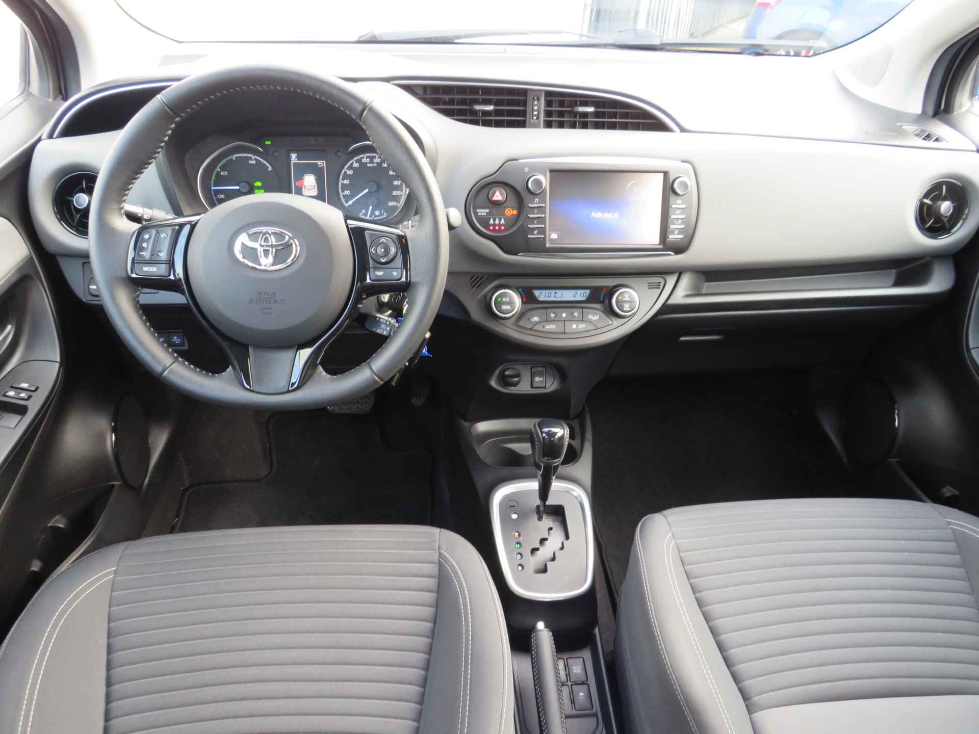 Toyota Yaris 1.5 Hybrid Active, Automaat, 1e Eigenaar, Camera en Cruise Control - 10/32