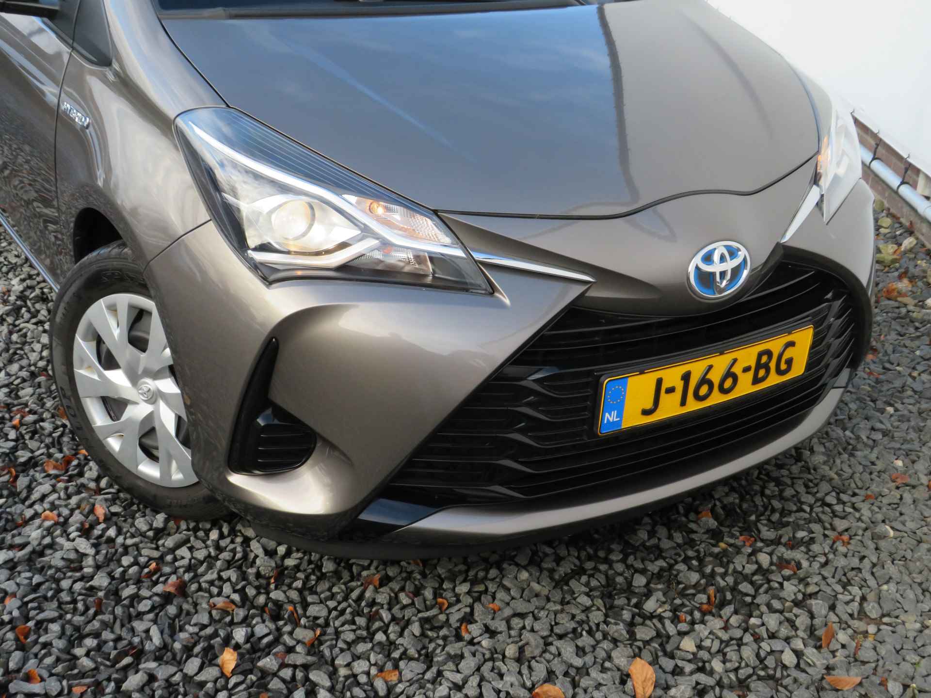 Toyota Yaris 1.5 Hybrid Active, Automaat, 1e Eigenaar, Camera en Cruise Control - 29/32