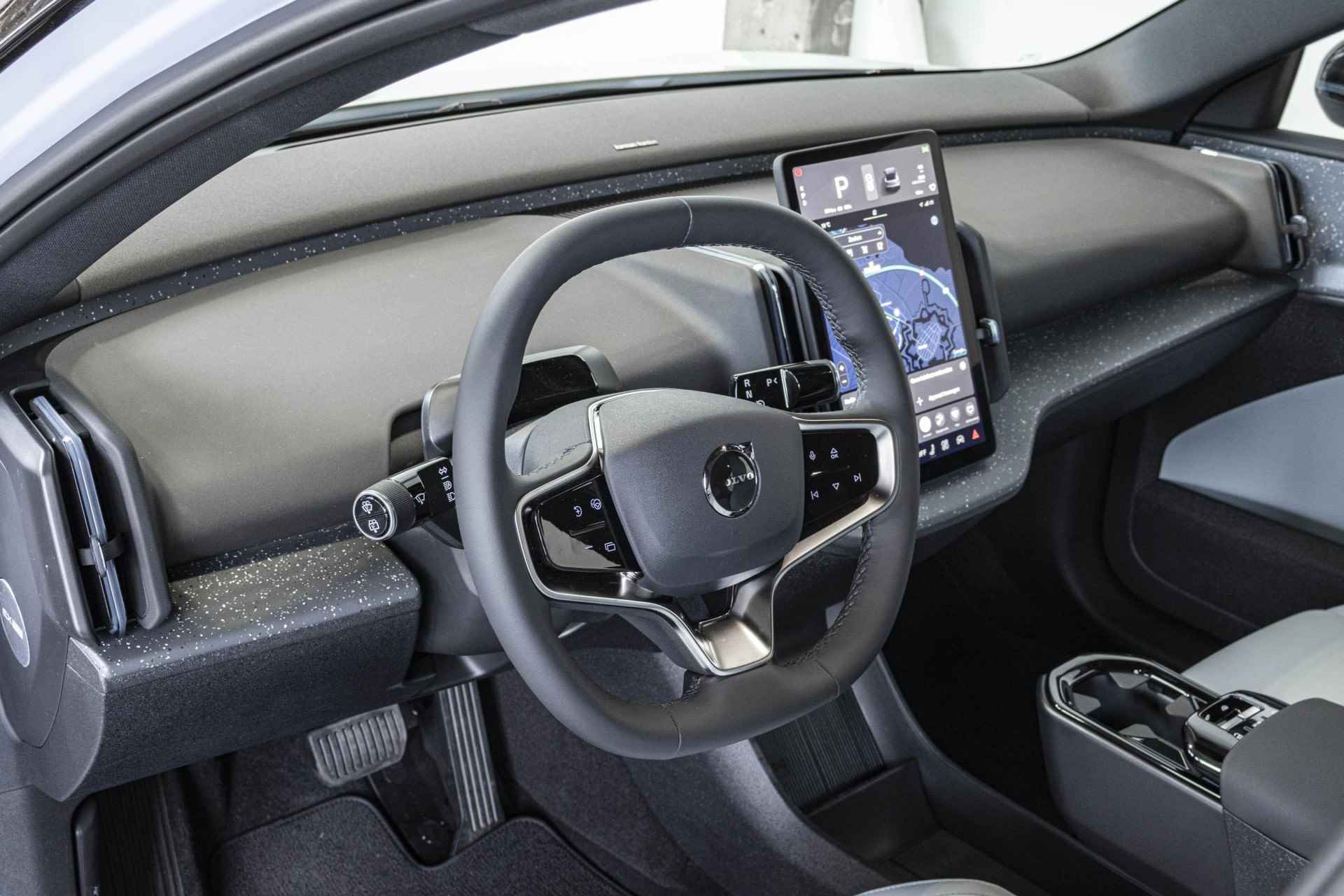 Volvo EX30 Twin Motor Performance Ultra 69 kWh | Panoramadak | 360º camera | Elektr. verstelbare voorstoelen | Harman Kardon Soundbar - 3/41