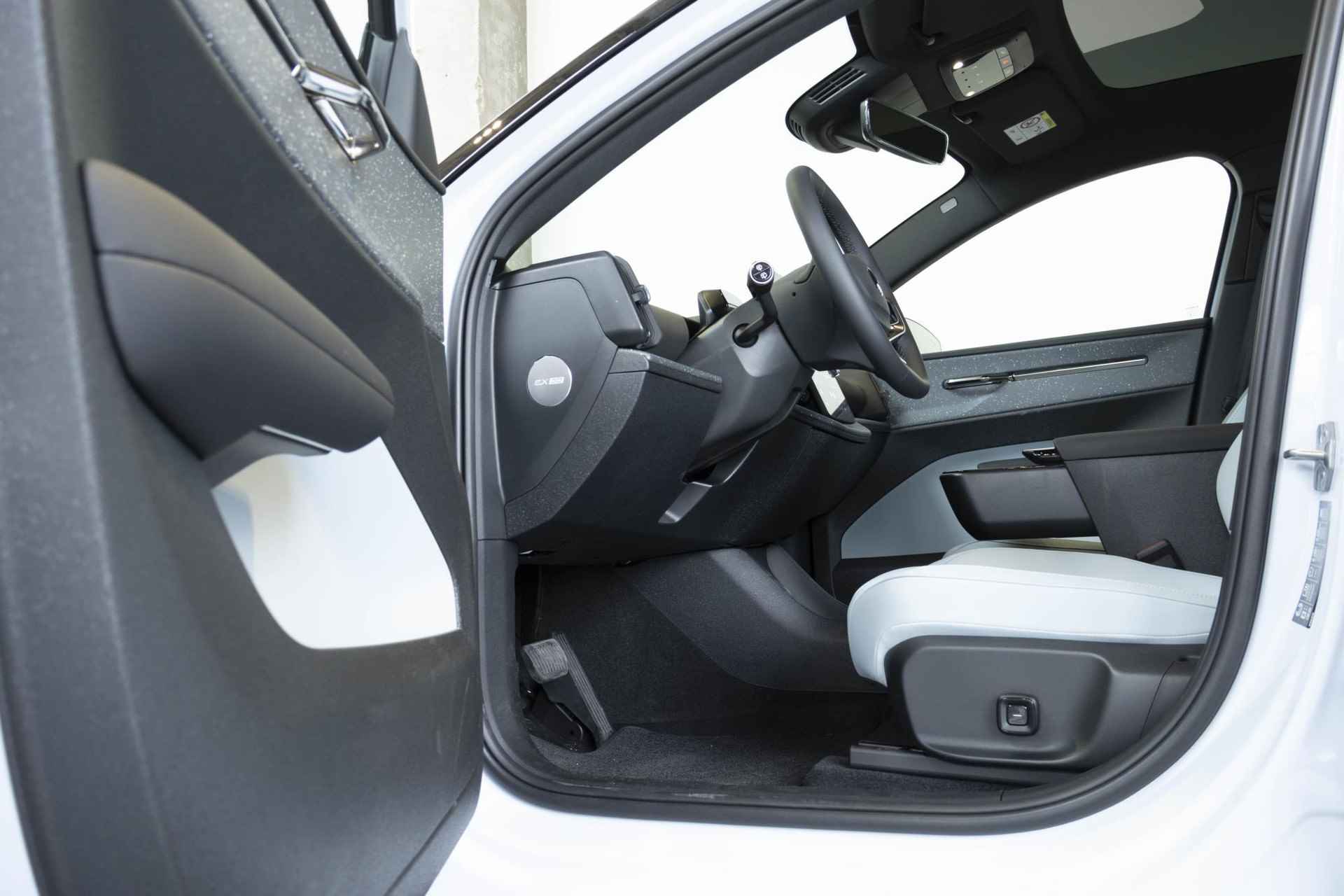 Volvo EX30 Twin Motor Performance Ultra 69 kWh | Panoramadak | 360º camera | Elektr. verstelbare voorstoelen | Harman Kardon Soundbar - 19/41