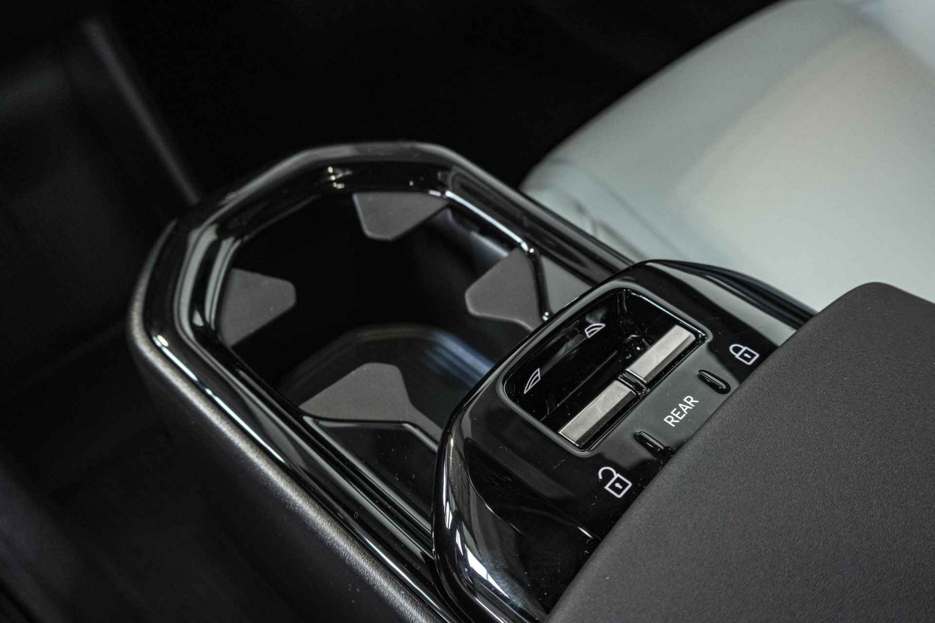 Volvo EX30 Twin Motor Performance Ultra 69 kWh | Panoramadak | 360º camera | Elektr. verstelbare voorstoelen | Harman Kardon Soundbar - 32/41