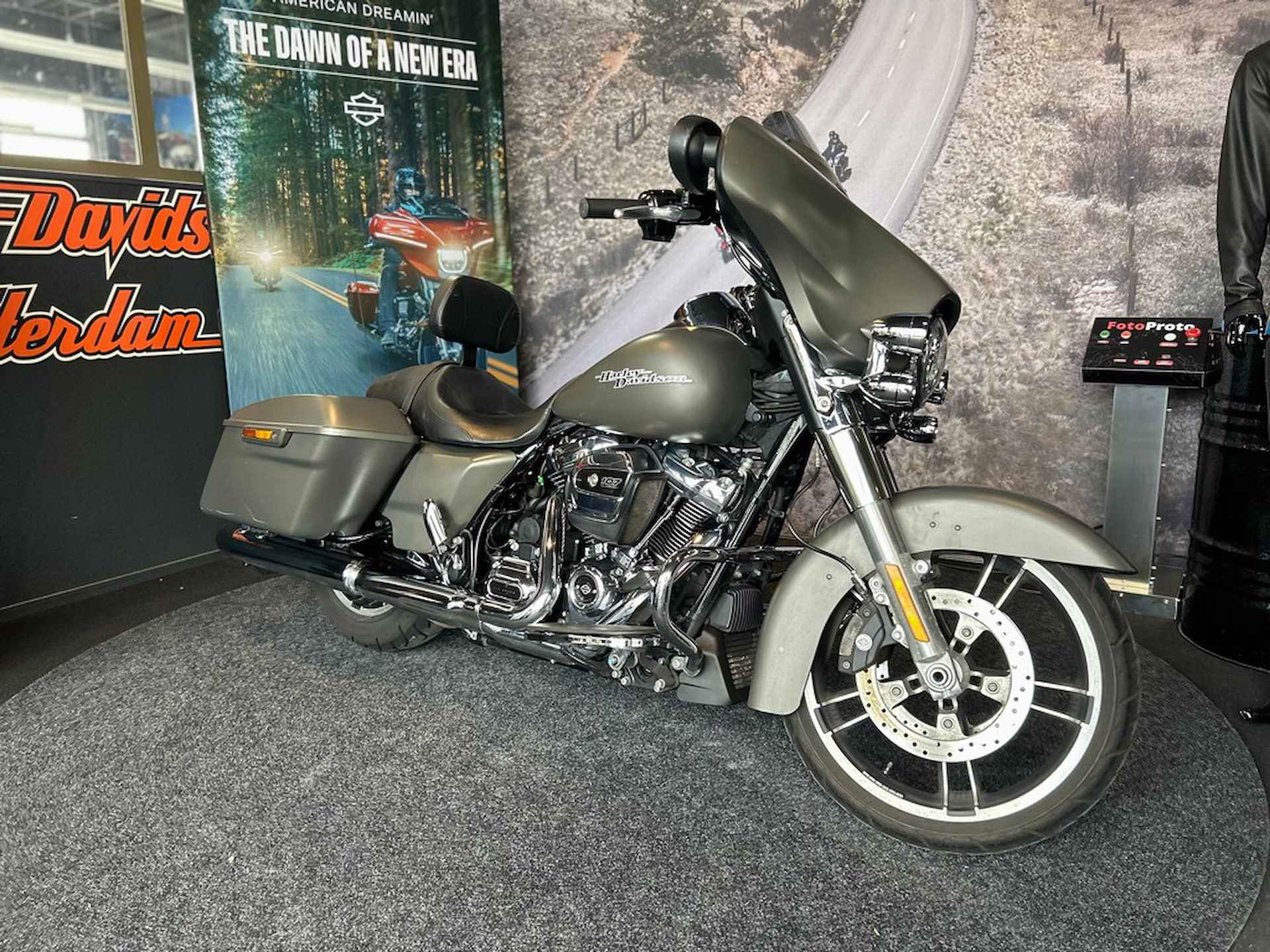 Harley-Davidson FLHX STREET GLIDE - 1/15