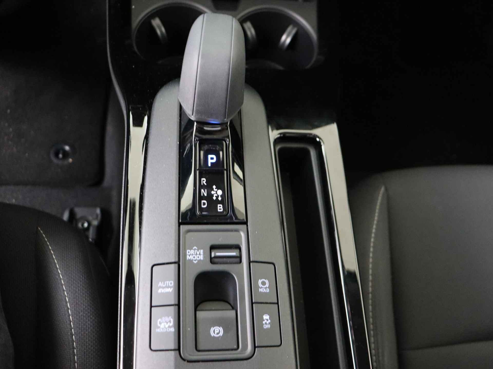 Toyota Prius 2.0 Plug-in Executive | Panoramadak | Full options | Demo - 9/47