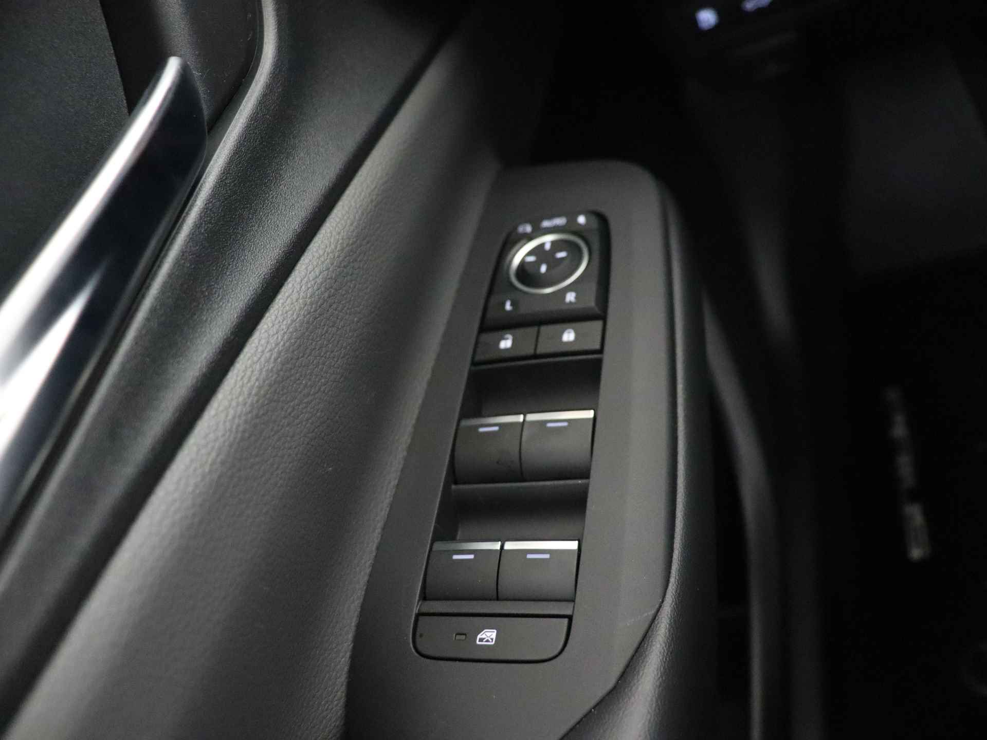 Toyota Prius 2.0 Plug-in Executive | Panoramadak | Full options | Demo - 22/47