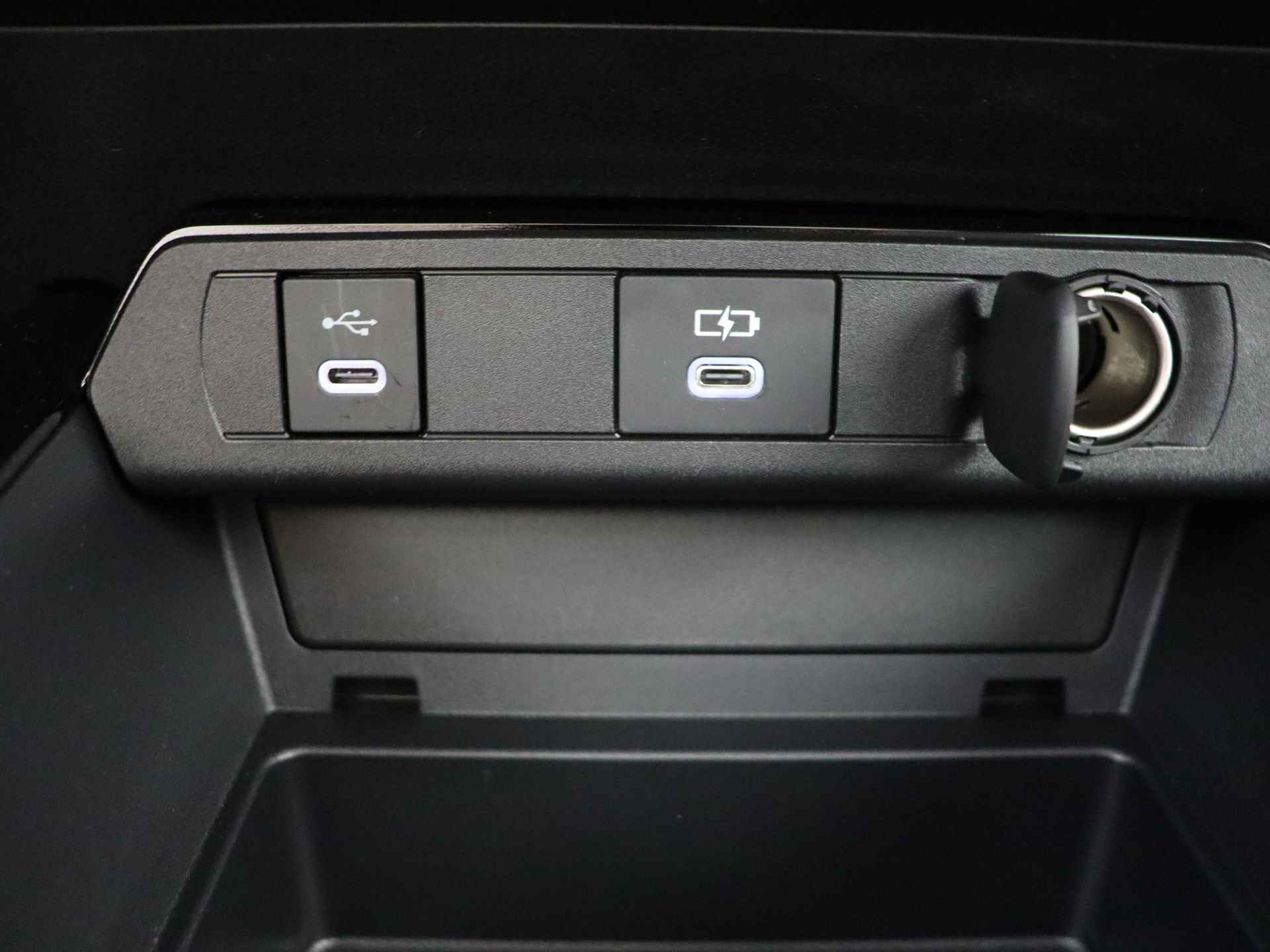 Toyota Prius 2.0 Plug-in Executive | Panoramadak | Full options | Demo - 24/47