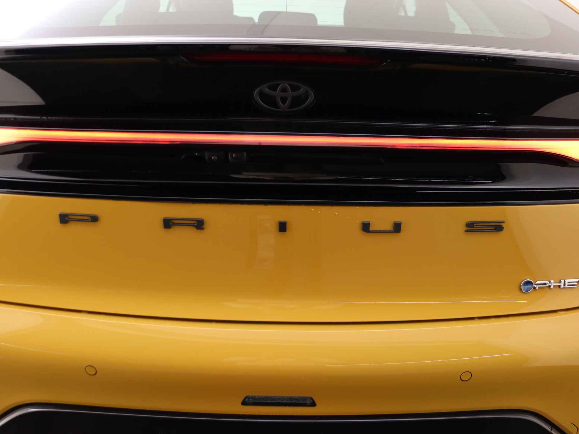 Toyota Prius 2.0 Plug-in Executive | Panoramadak | Full options | Demo - 37/47