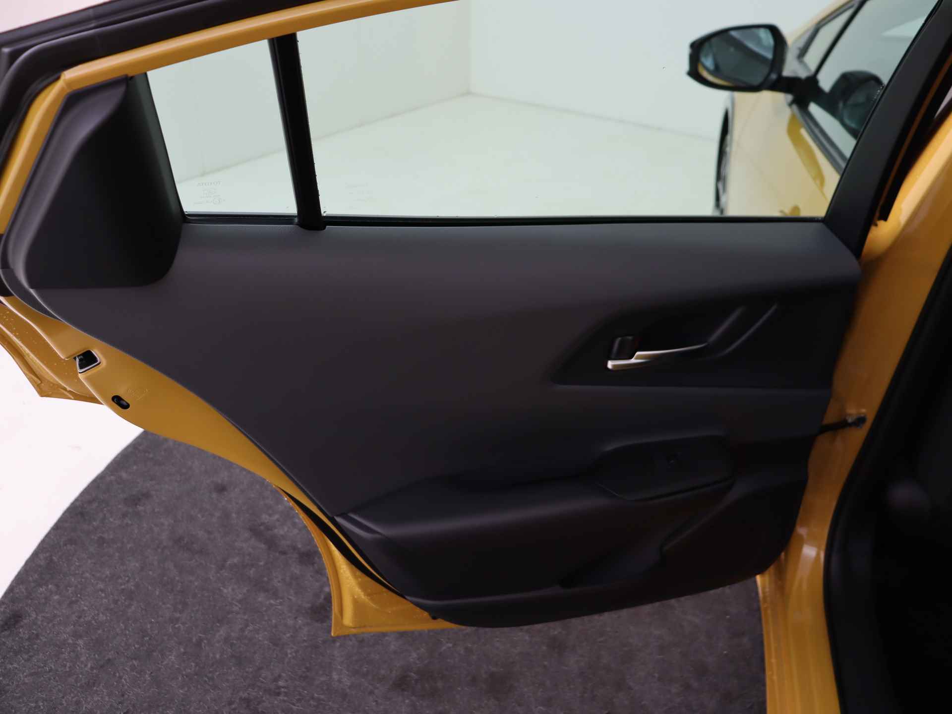 Toyota Prius 2.0 Plug-in Executive | Panoramadak | Full options | Demo - 43/47