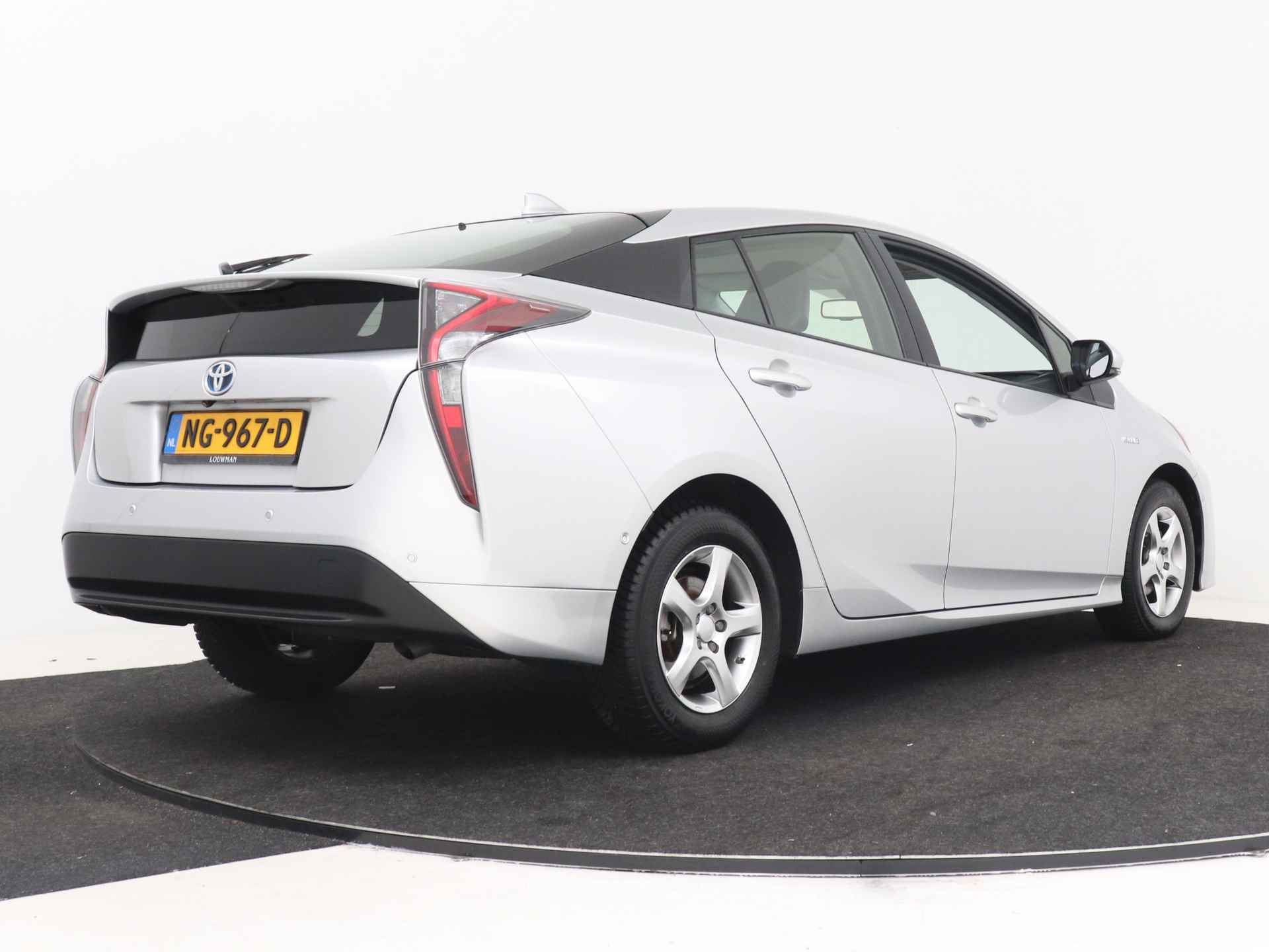 Toyota Prius 1.8 Executive | Navigatie | Climate Control | Cruise Control Adaptief | Head up Display | Parkeer Ass. | Stoelverwarming | - 3/47