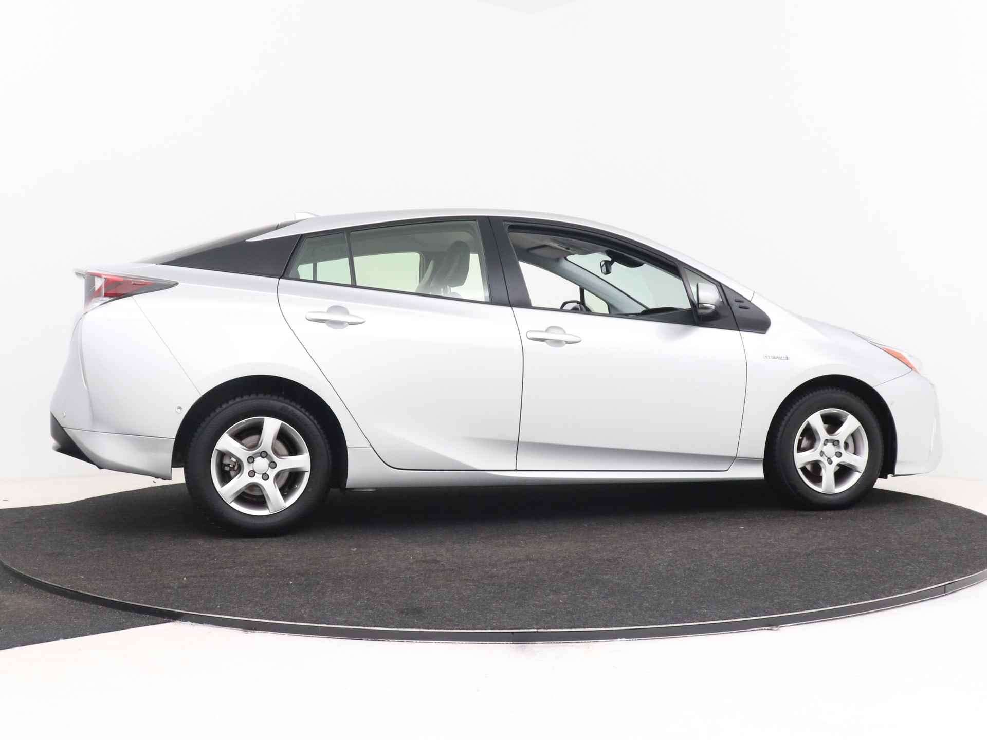 Toyota Prius 1.8 Executive | Navigatie | Climate Control | Cruise Control Adaptief | Head up Display | Parkeer Ass. | Stoelverwarming | - 14/47