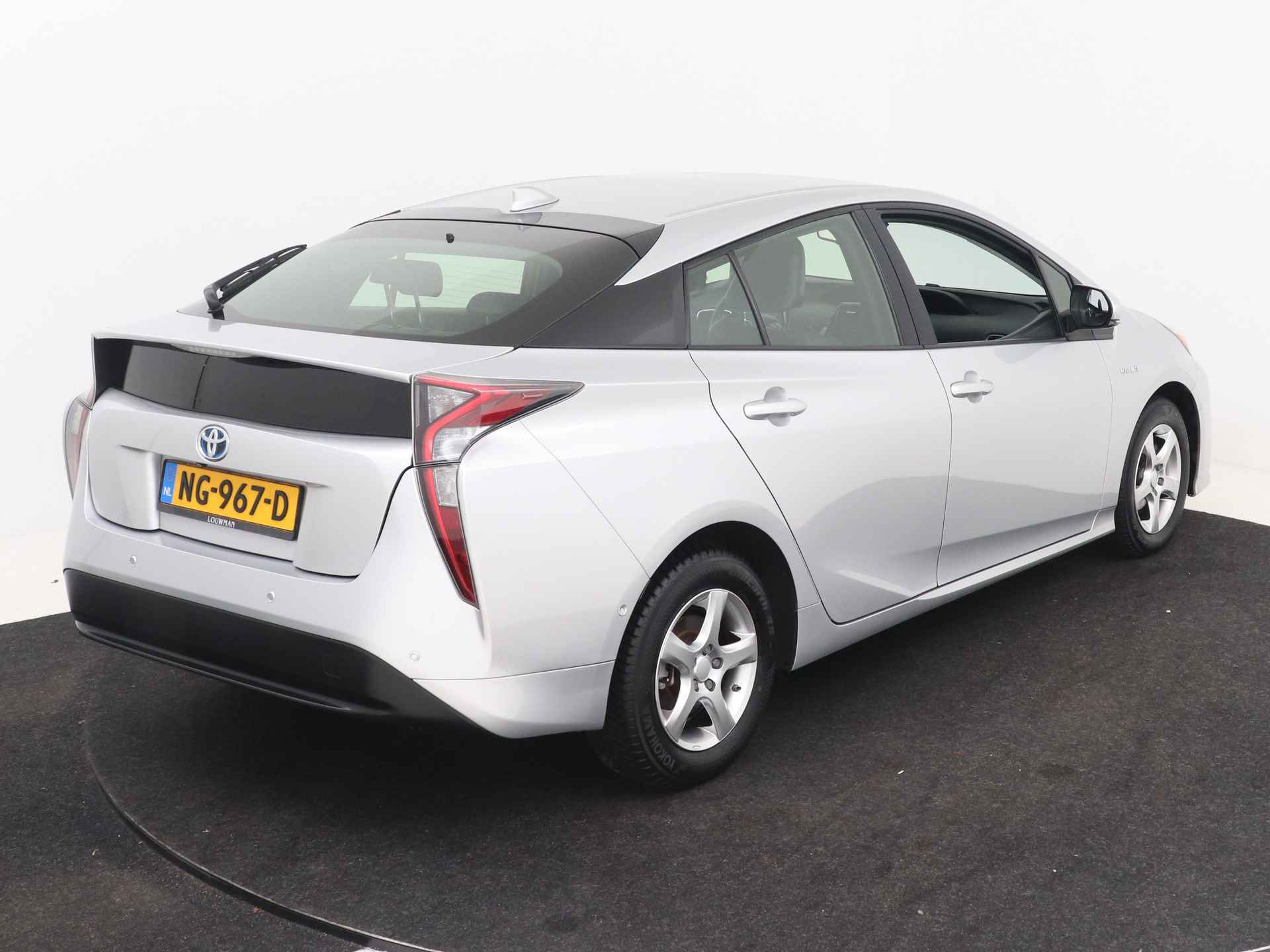 Toyota Prius 1.8 Executive | Navigatie | Climate Control | Cruise Control Adaptief | Head up Display | Parkeer Ass. | Stoelverwarming | - 16/47