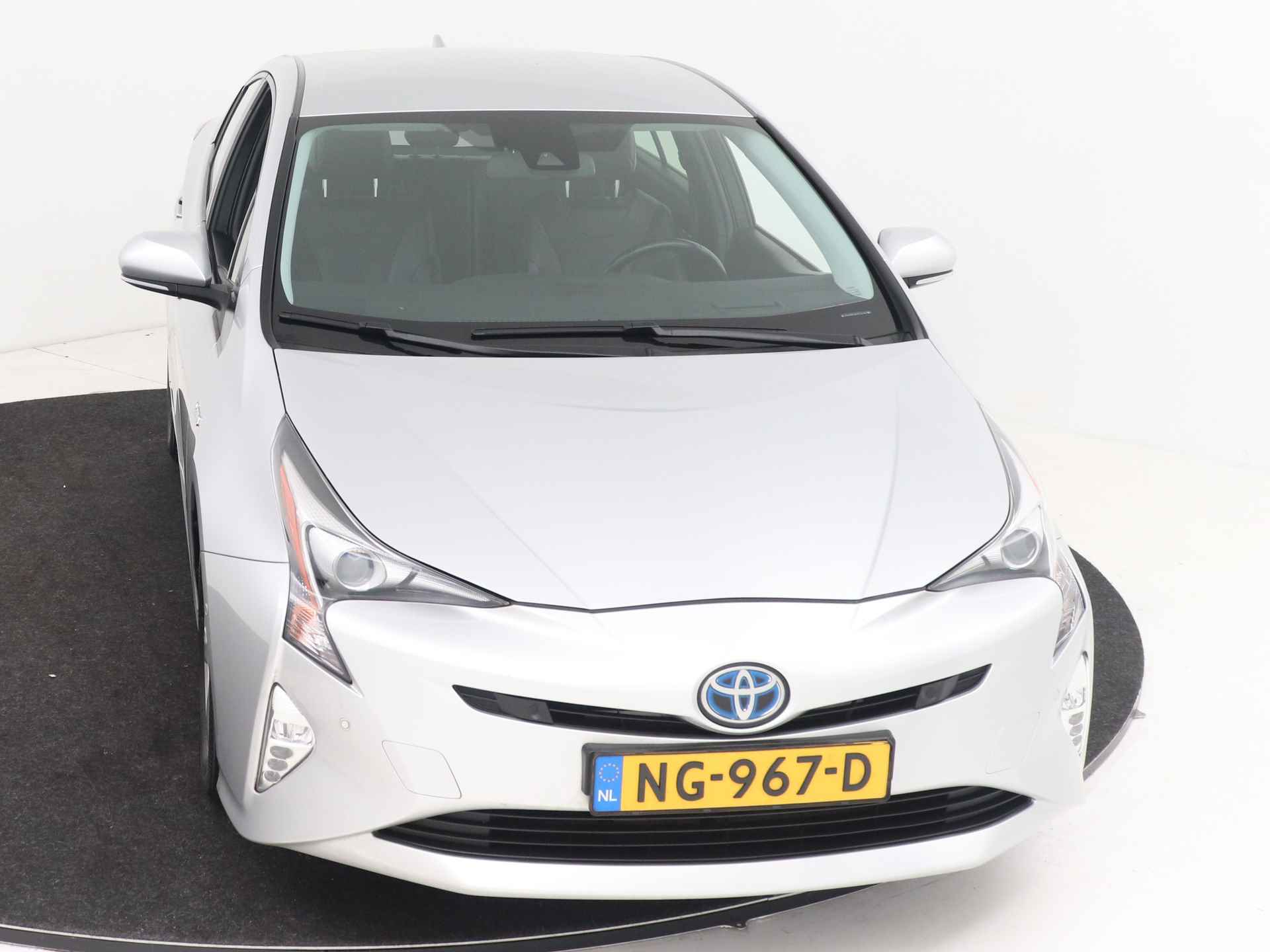 Toyota Prius 1.8 Executive | Navigatie | Climate Control | Cruise Control Adaptief | Head up Display | Parkeer Ass. | Stoelverwarming | - 26/47