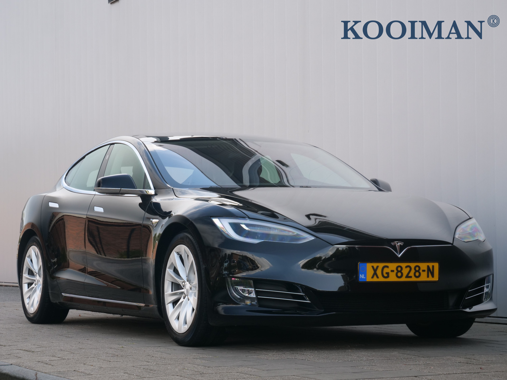 Tesla Model S 75D Base BTW Auto / Autopilot / Panoramadak / Luchtvering bij viaBOVAG.nl