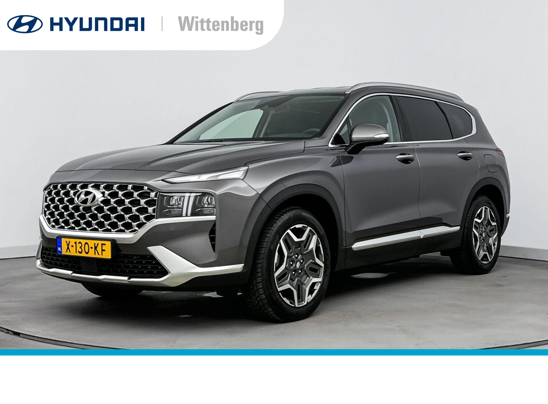 Hyundai Santa Fe 1.6 T-GDI HEV PREMIUM 7P. | NAVI | BLUELINK | HUD | 1650KG TREKGEWICHT | ADAPTIEVE CRUISE | 360 CAMERA | BOSE | CLIMA | LEDER | FABRIEKSGARANTIE GELDIG T/M 1-2029! |