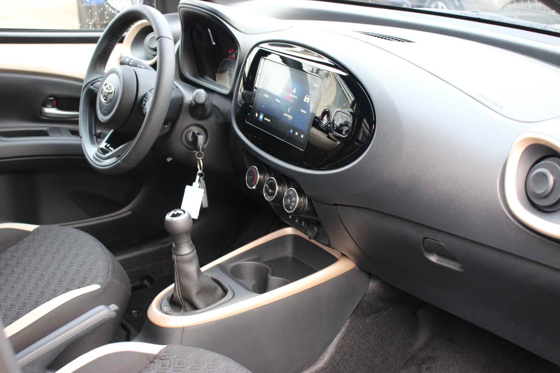 Toyota Aygo X 1.0 VVT-i Pulse | Stoelverwarming | Cruise | Apple carplay/Android auto | - 7/22