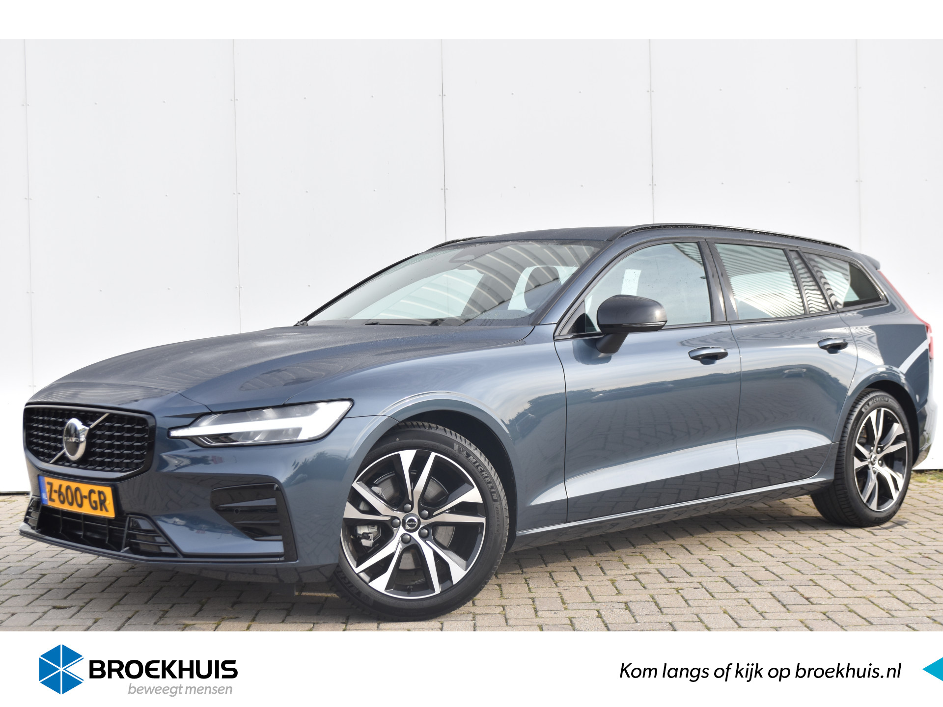 Volvo V60 B4 Plus Dark #Trekhaak #MildHybrid #DenimBlue