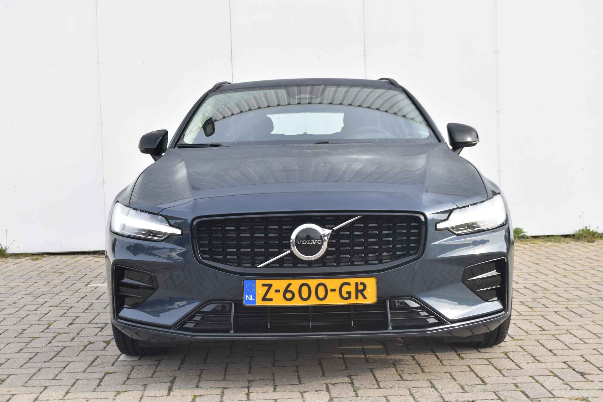 Volvo V60 B4 Plus Dark #Trekhaak #MildHybrid #DenimBlue - 2/39