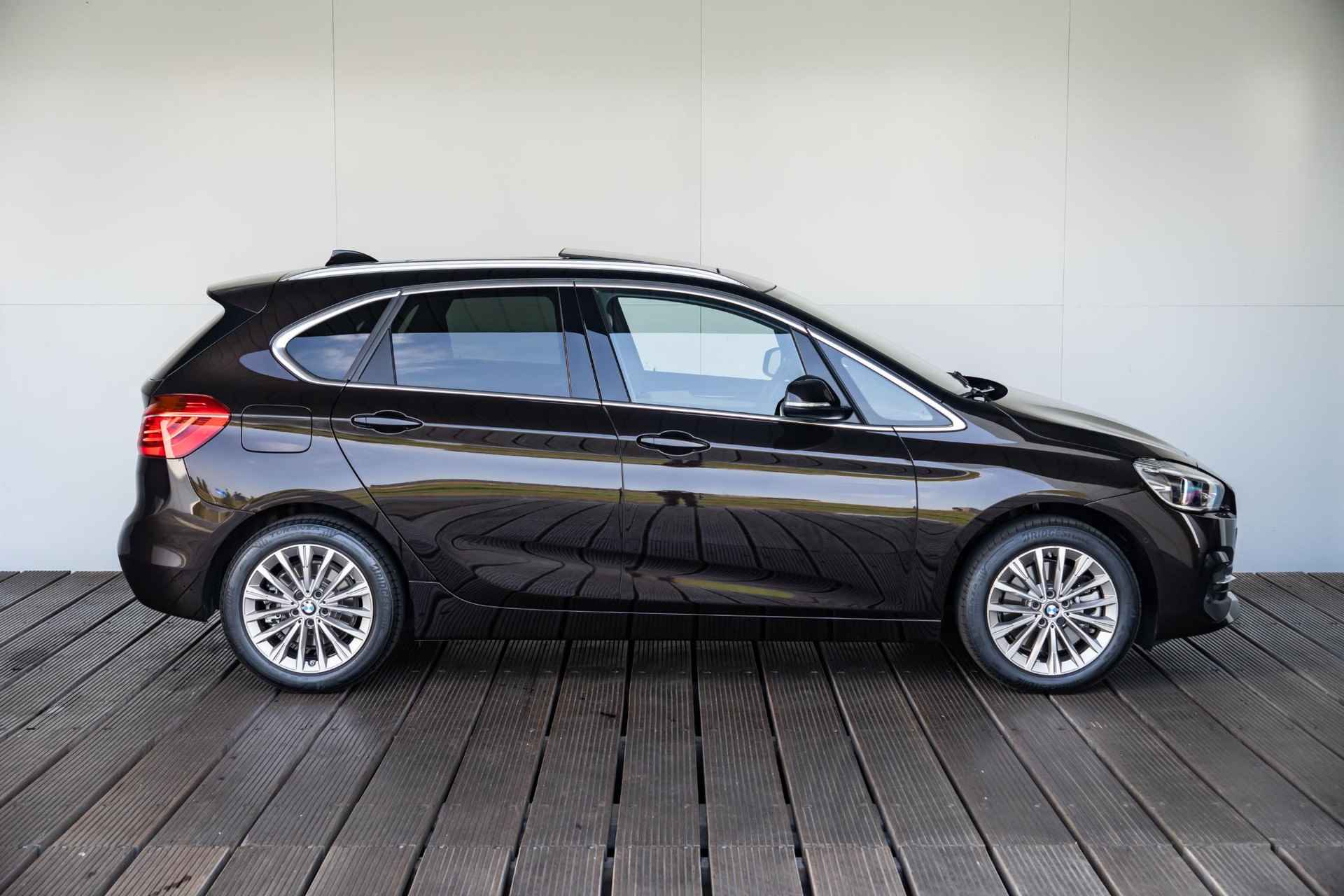 BMW 2 Serie Active Tourer 225e xDrive | Luxury Line | High Executive | Parking Assist | Glazen schuif-kanteldak | - 4/42