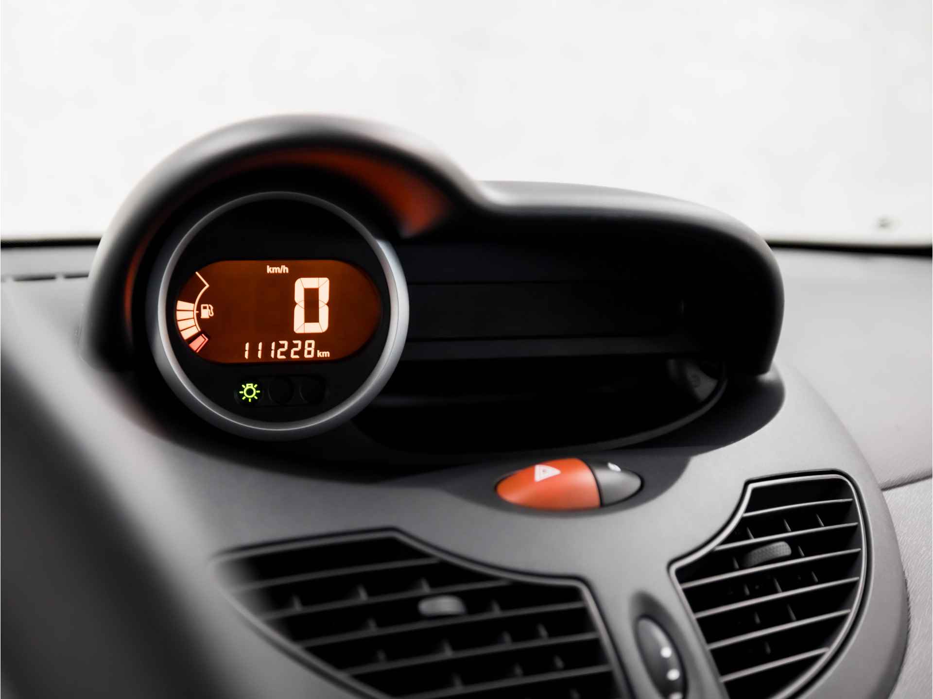 Renault Twingo 1.2-16V Authentique (RADIO, NAP, AIRCO, ARMSTEUN, SPORTSTOELEN, ELEK RAMEN, LM VELGEN, NIEUWE APK, NIEUWSTAAT) - 8/25