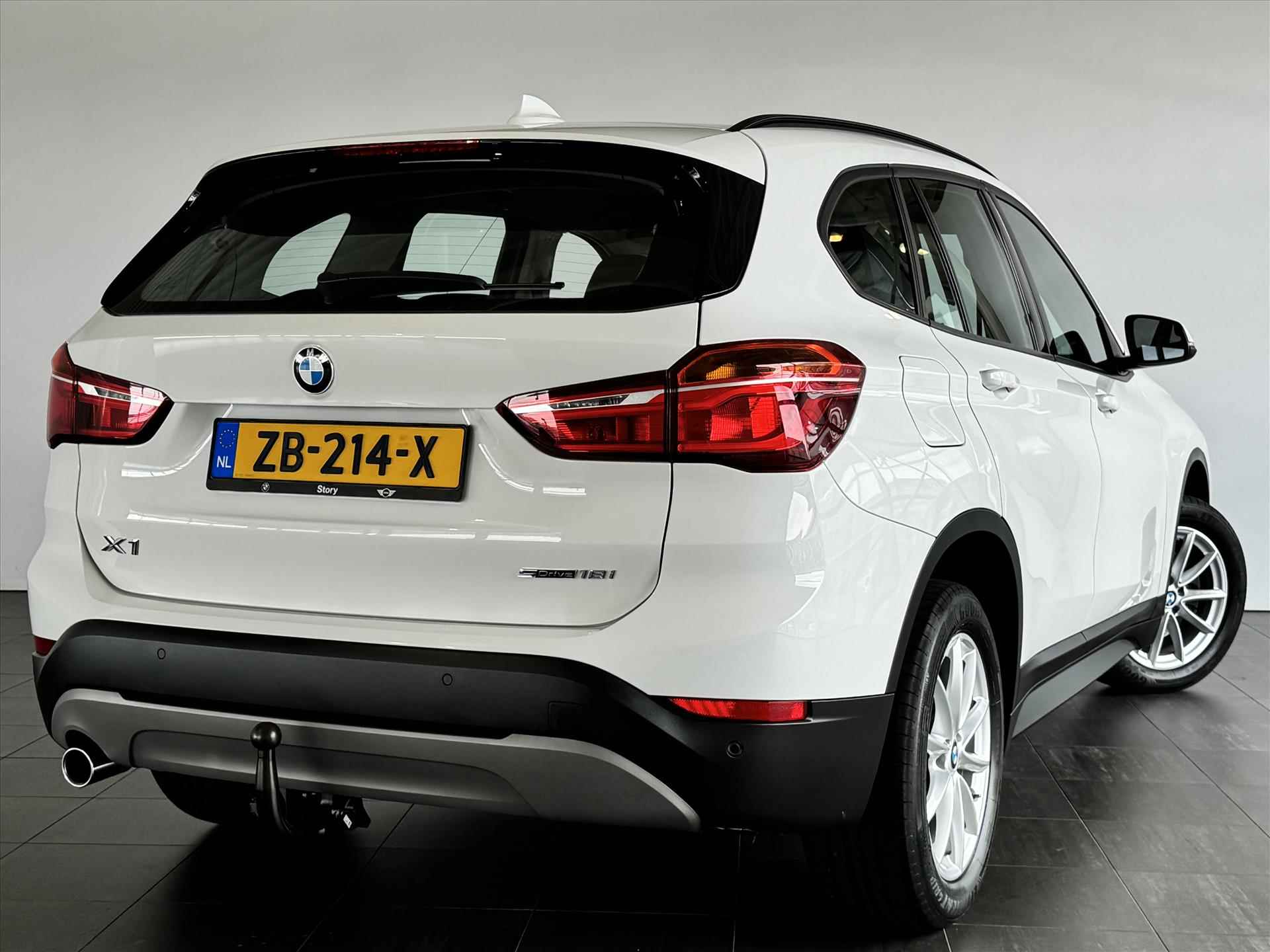 BMW X1 (f48) sDrive18i 140pk Executive Edition - 2/27