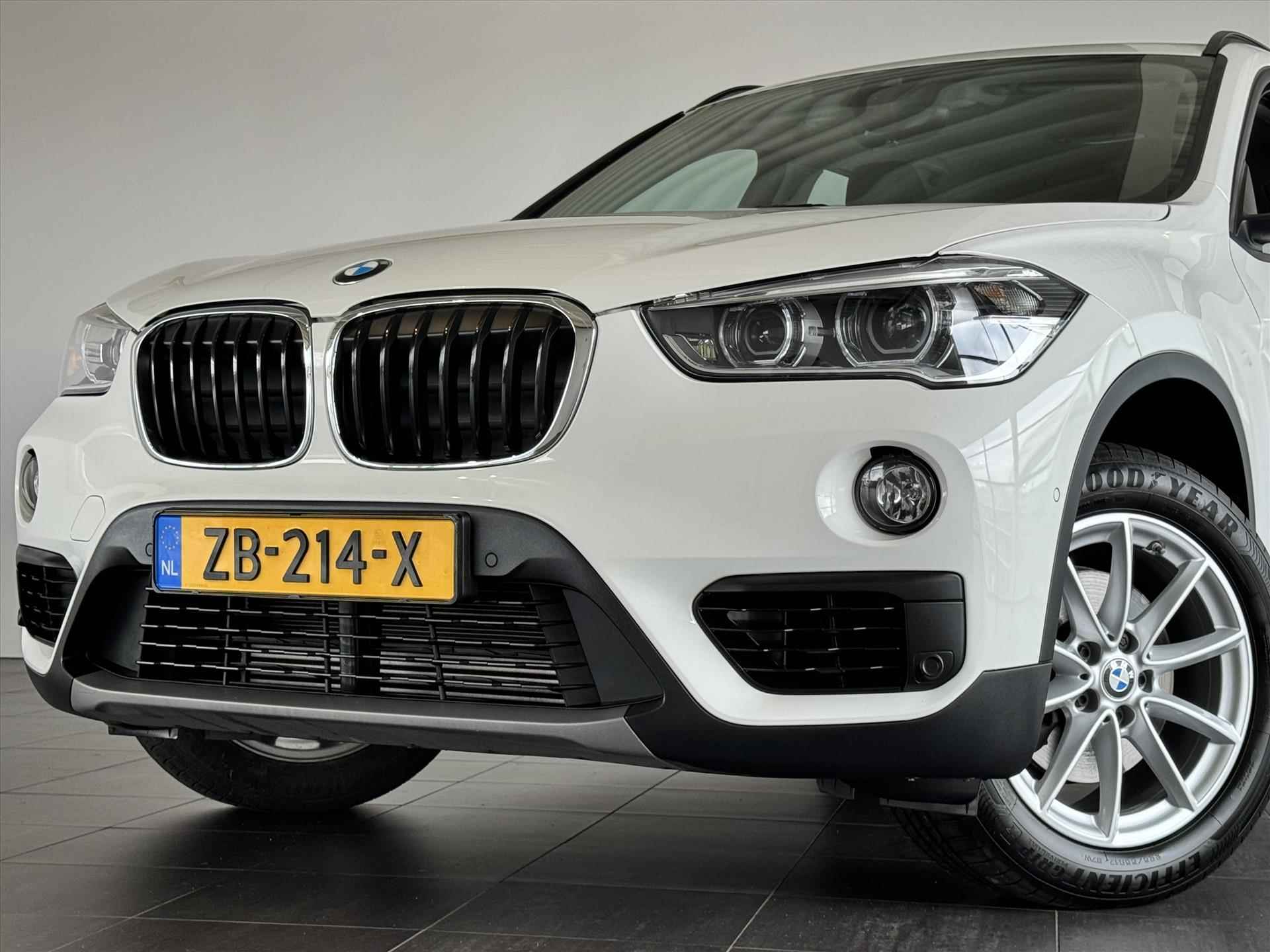 BMW X1 (f48) sDrive18i 140pk Executive Edition - 8/27