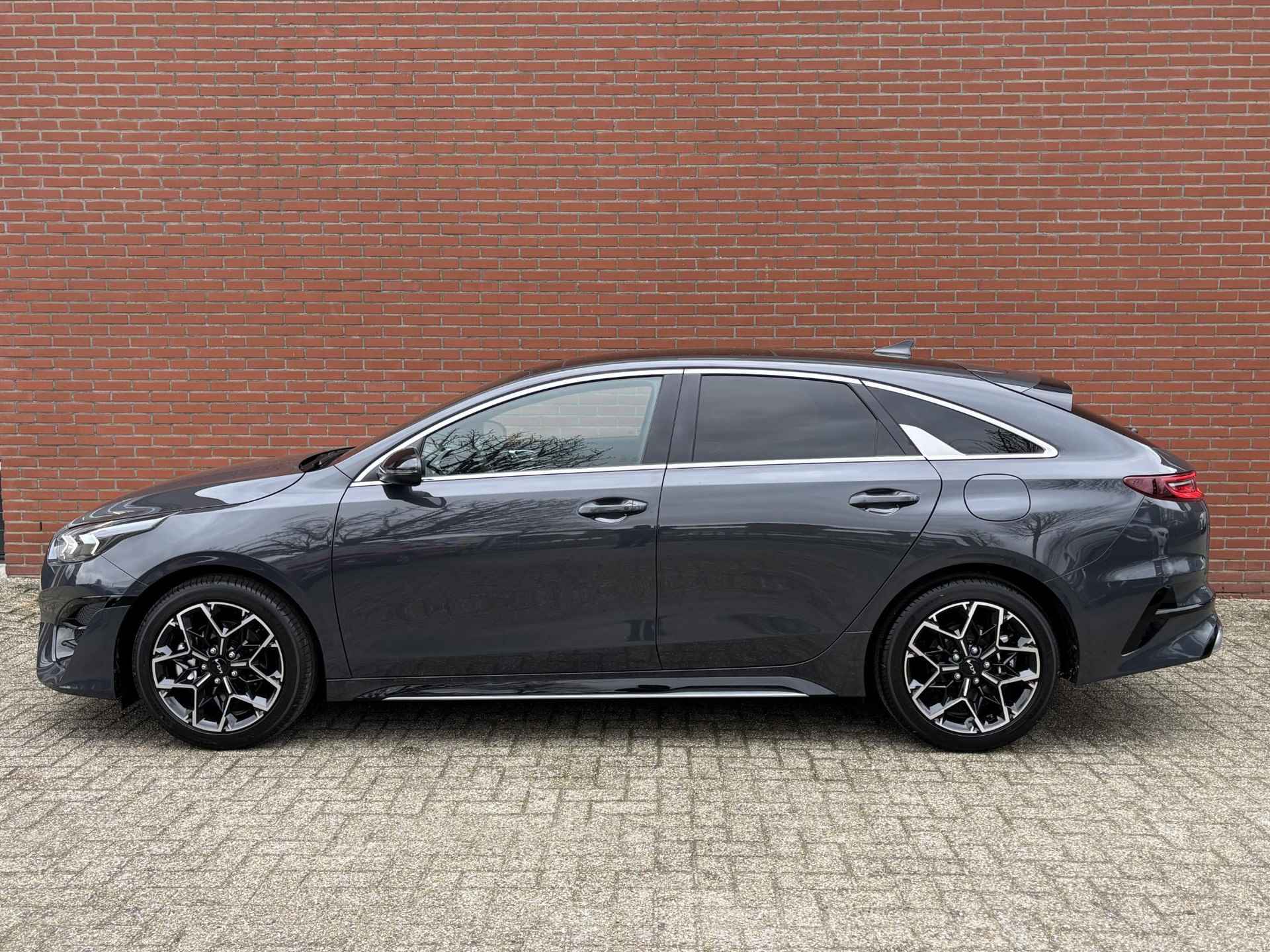 Kia ProCeed 1.5 T-GDi GT-PlusLine | Panorama schuif/kanteldak | Suede bekleding | Stoel- en stuurverwarming | JBL premium sound system - 4/35