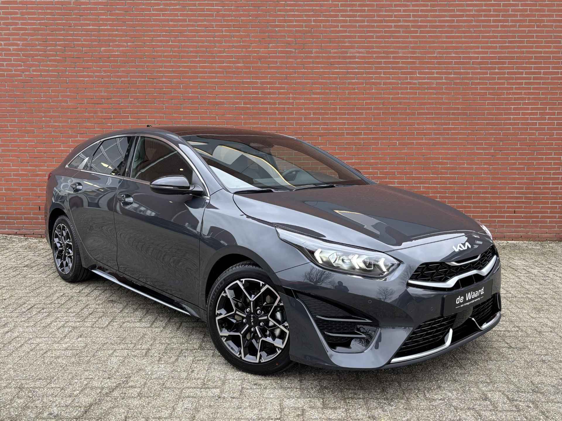 Kia ProCeed 1.5 T-GDi GT-PlusLine | Panorama schuif/kanteldak | Suede bekleding | Stoel- en stuurverwarming | JBL premium sound system - 14/35