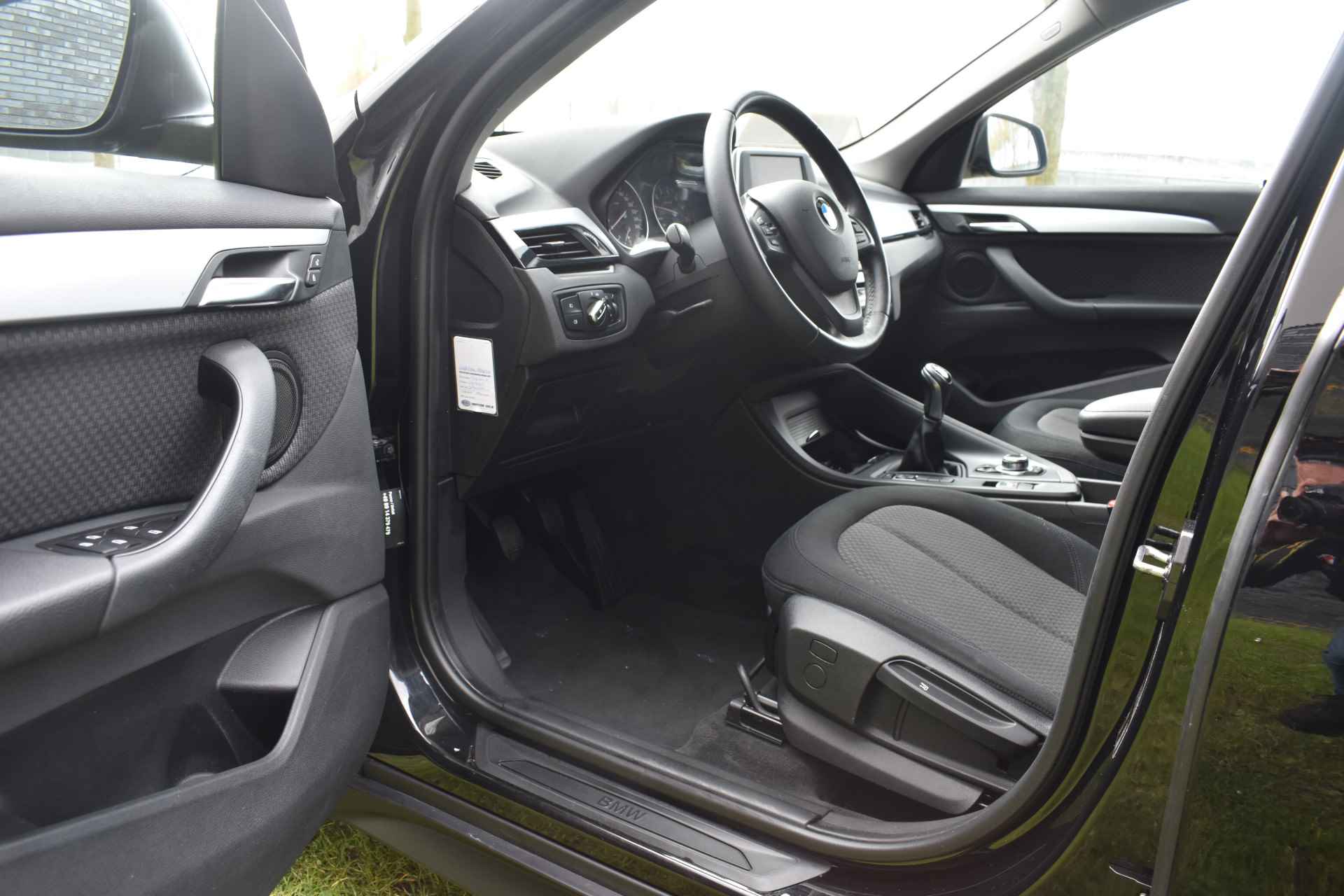 BMW X1 sDrive18i Navigatie Privacy glas Rijd als nieuw - 36/52