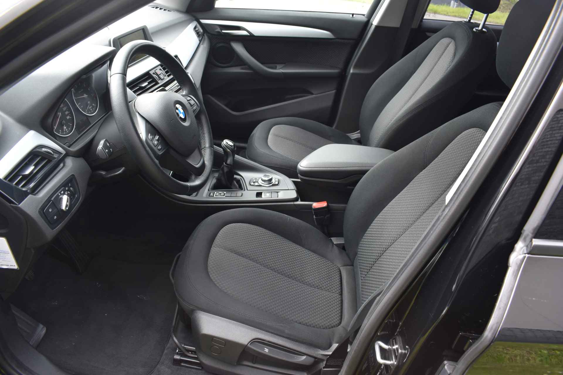 BMW X1 sDrive18i Navigatie Privacy glas Rijd als nieuw - 39/52