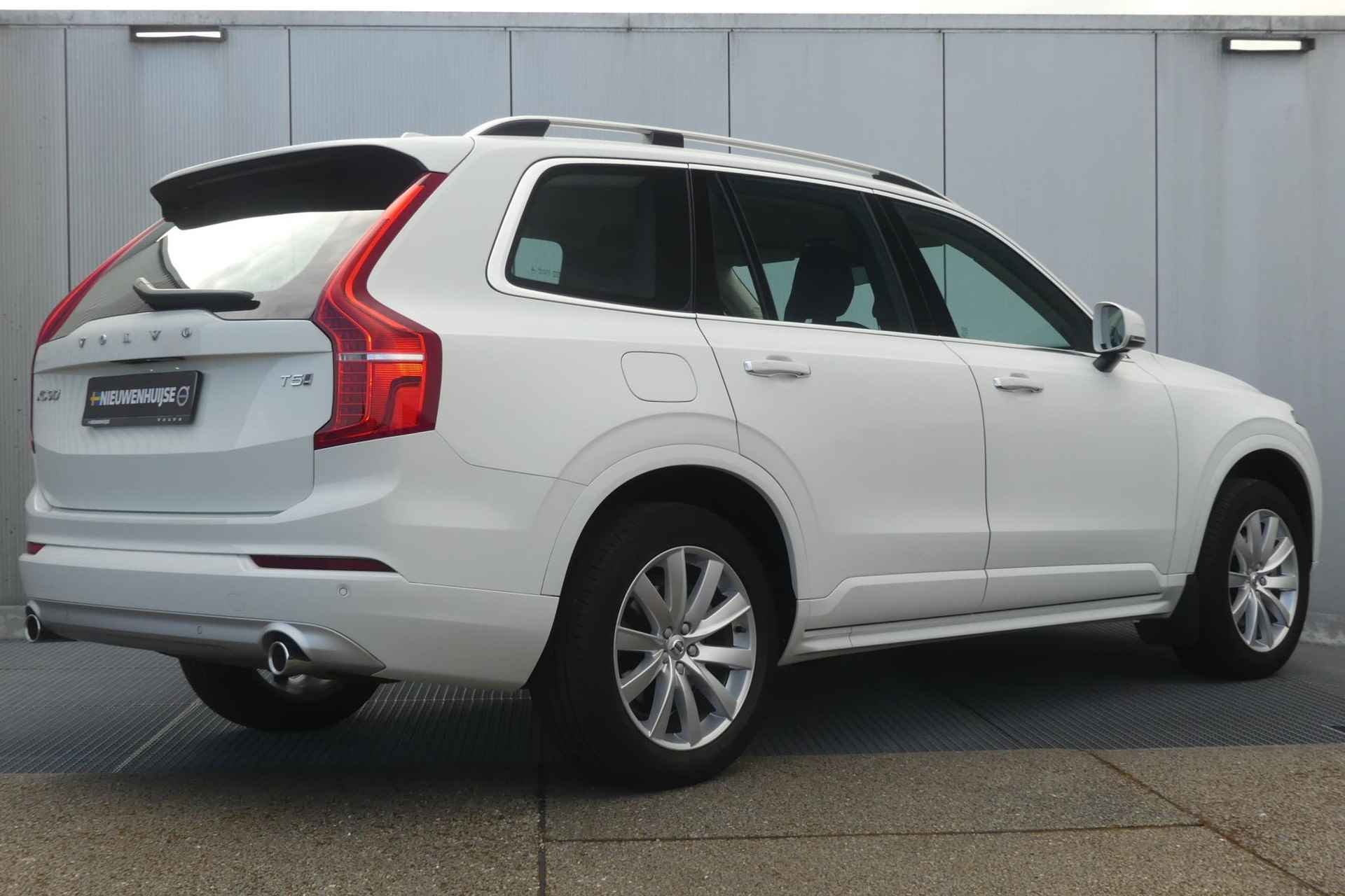 Volvo XC90 T5 AWD Geartronic Momentum | Navigatie | 7-zits | Park Assist | Stoelverwarming Voor + Achter | Trekhaak | Stuurverwarming | Standkachel | Apple Carplay | Volvo On Call - 3/8