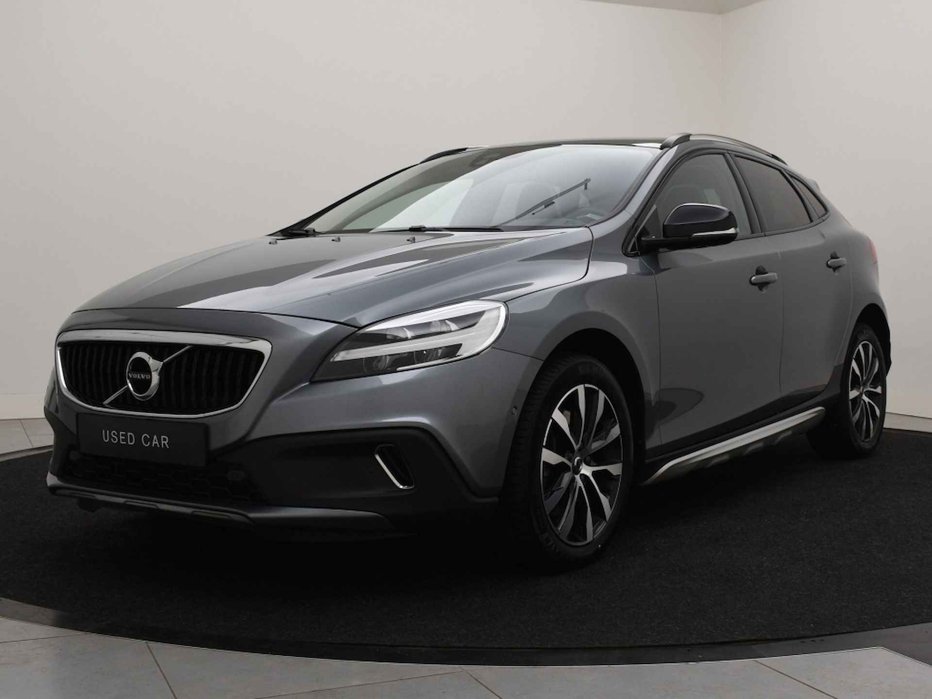 Volvo V40 Cross Country T3 AUT(6) DYNAMIC DAB+ KEYLESS PANORAMADAK CAMERA VOLVO ON CALL - 2/37