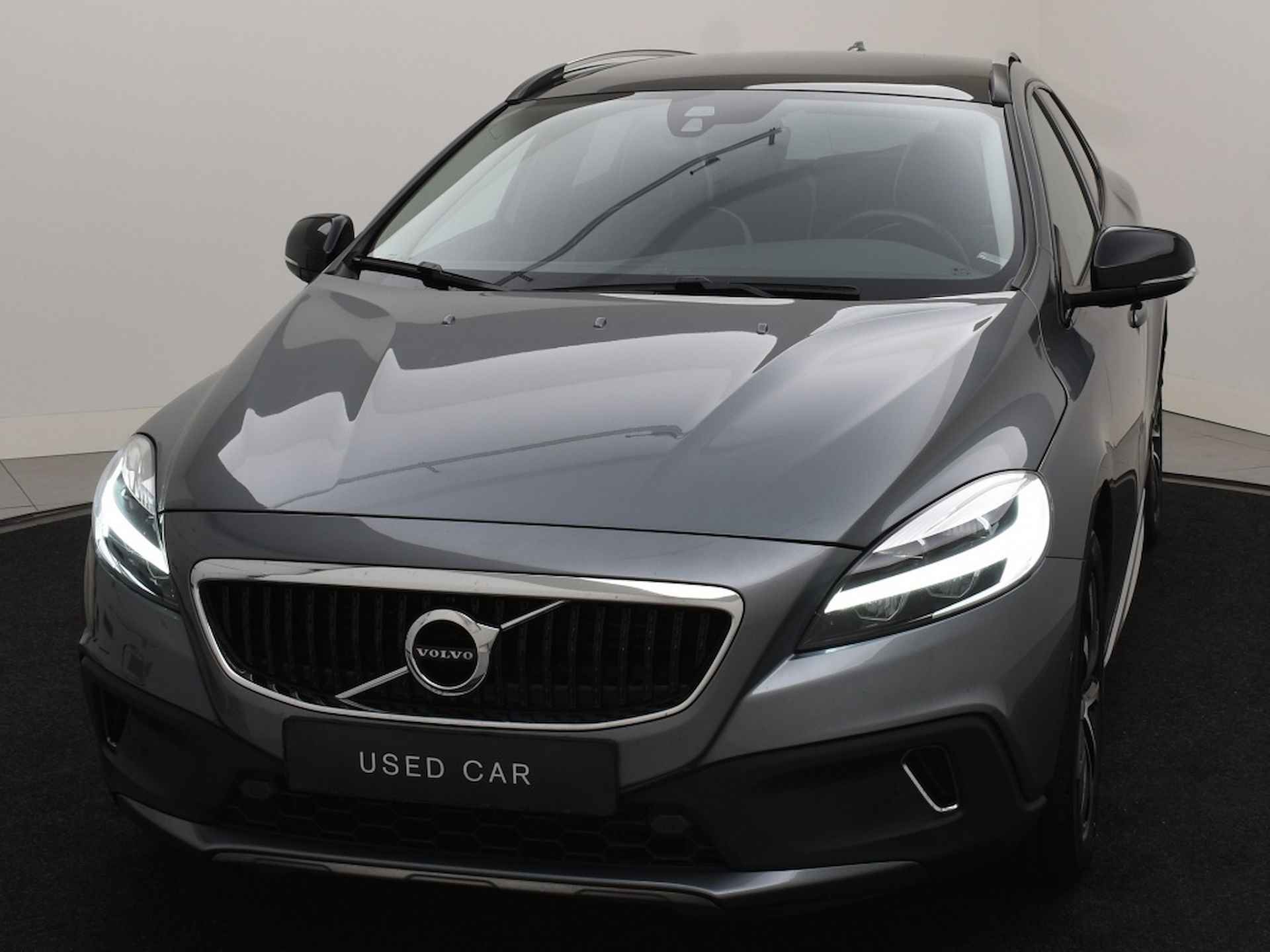 Volvo V40 Cross Country T3 AUT(6) DYNAMIC DAB+ KEYLESS PANORAMADAK CAMERA VOLVO ON CALL - 6/37