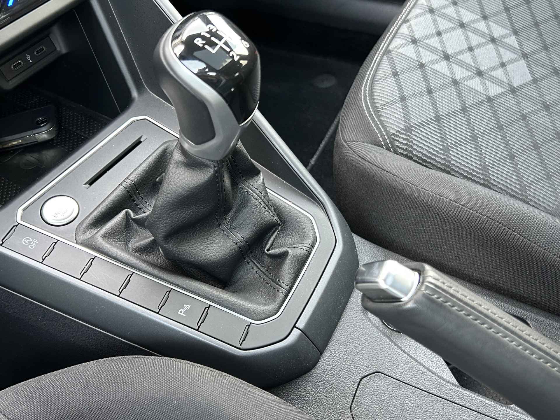 Volkswagen Taigo 1.0 TSI 110 pk R-Line Business | Panoramisch schuif-kanteldak | Achteruitrijcamera | Apple Carplay/Android | - 21/35