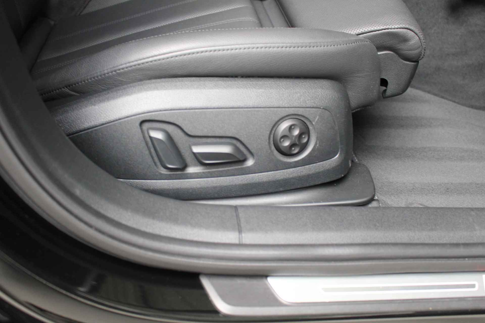 Audi S4 Avant 3.0 TFSI Quattro 354 PK | Eerste eigenaars auto | dealeronderhouden | Side assist | PDC | Leder . - 29/31