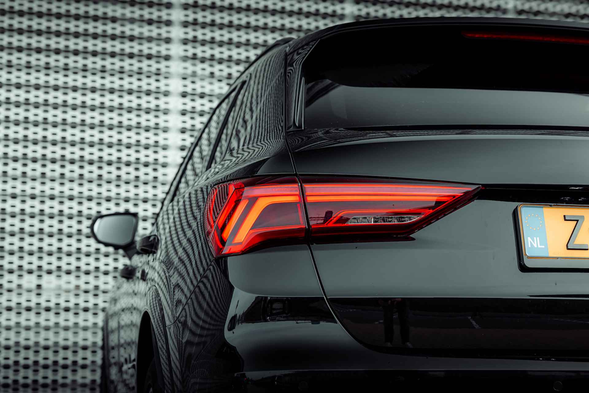 Audi Q3 45 TFSI e 245pk s-tronic S edition | Optiek zwart | Privacy glass | Comfortsleutel | Adaptive cruise control | 19" LM velgen | Stoelverwarming - 15/35