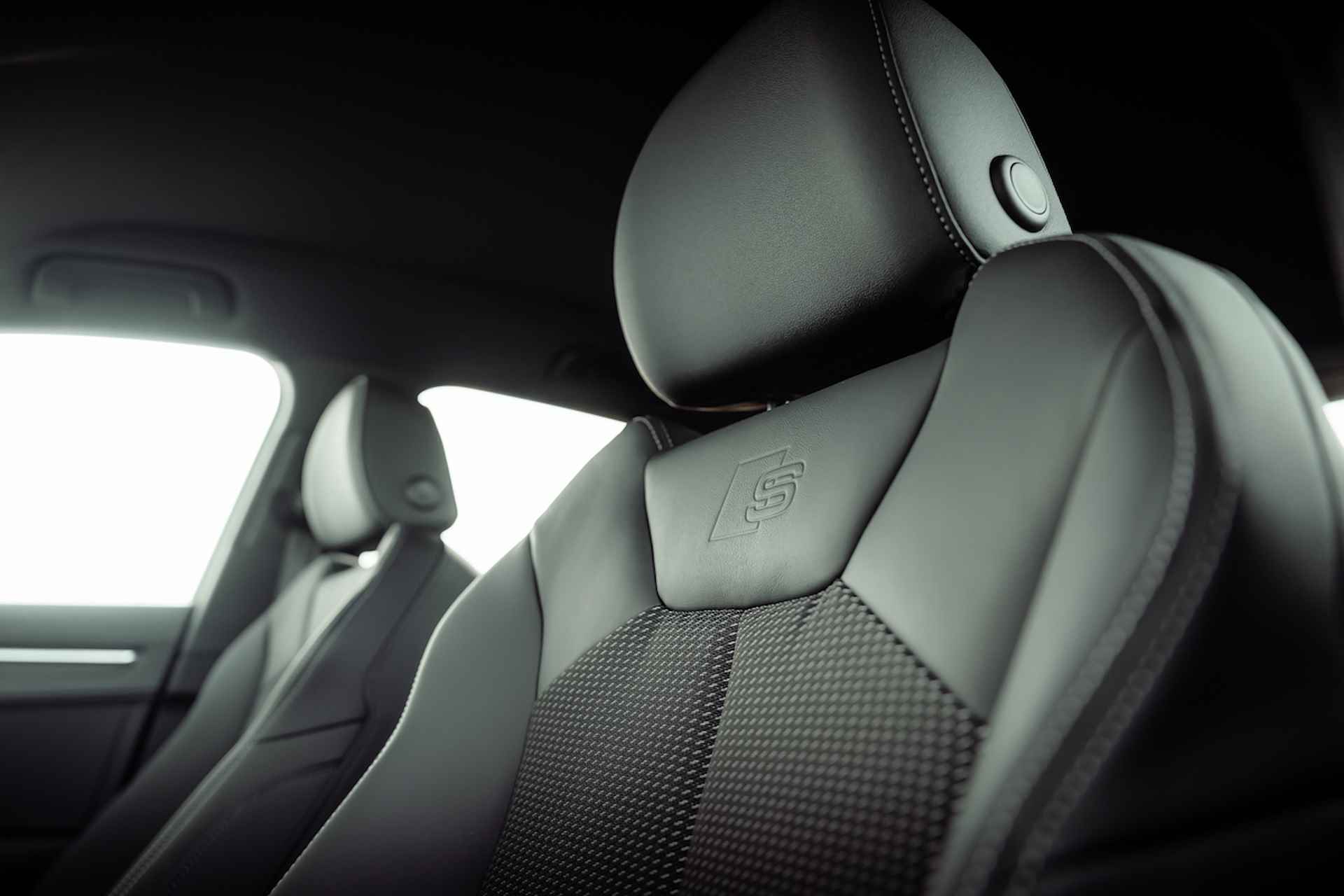 Audi Q3 45 TFSI e 245pk s-tronic S edition | Optiek zwart | Privacy glass | Comfortsleutel | Adaptive cruise control | 19" LM velgen | Stoelverwarming - 19/35