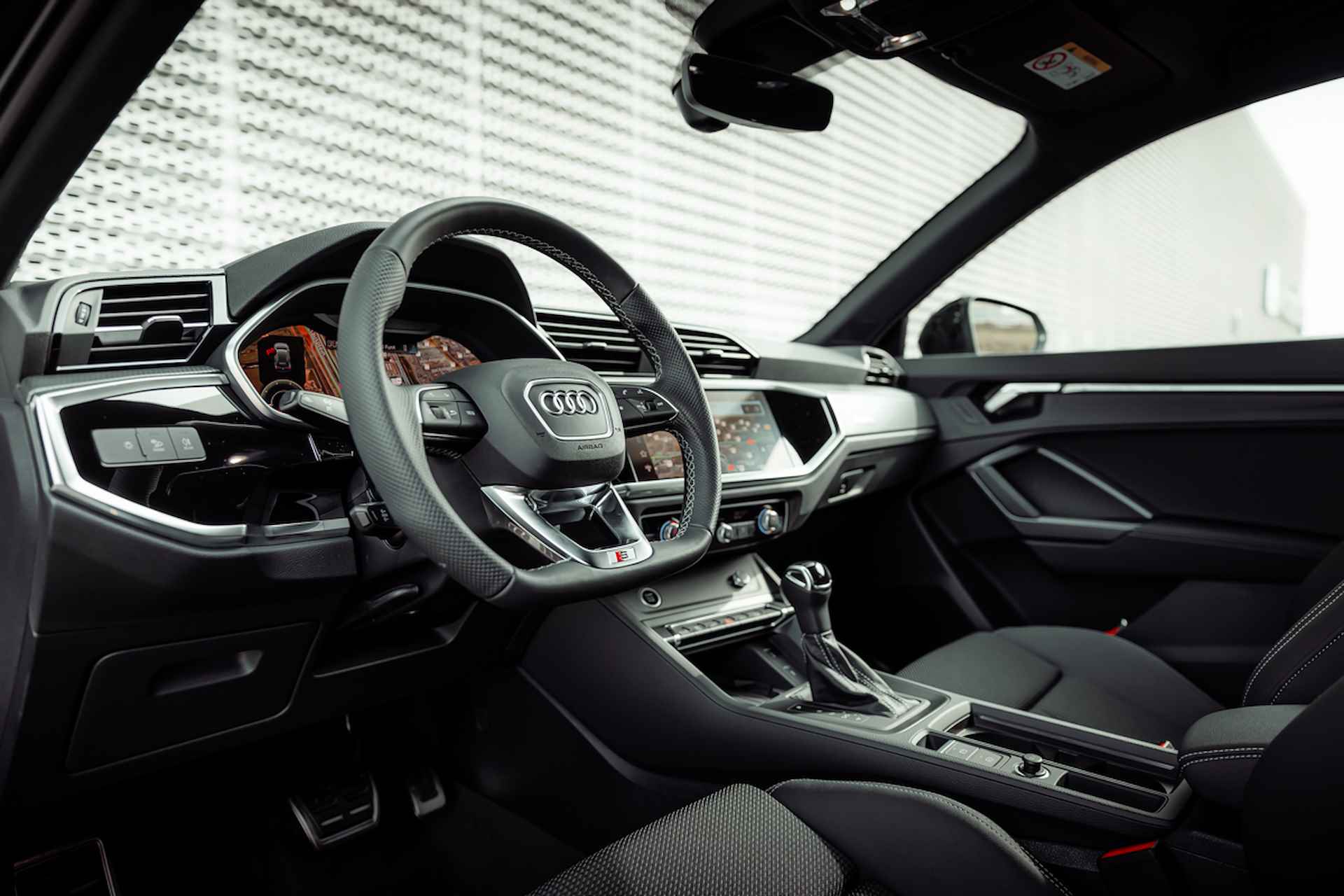 Audi Q3 45 TFSI e 245pk s-tronic S edition | Optiek zwart | Privacy glass | Comfortsleutel | Adaptive cruise control | 19" LM velgen | Stoelverwarming - 20/35