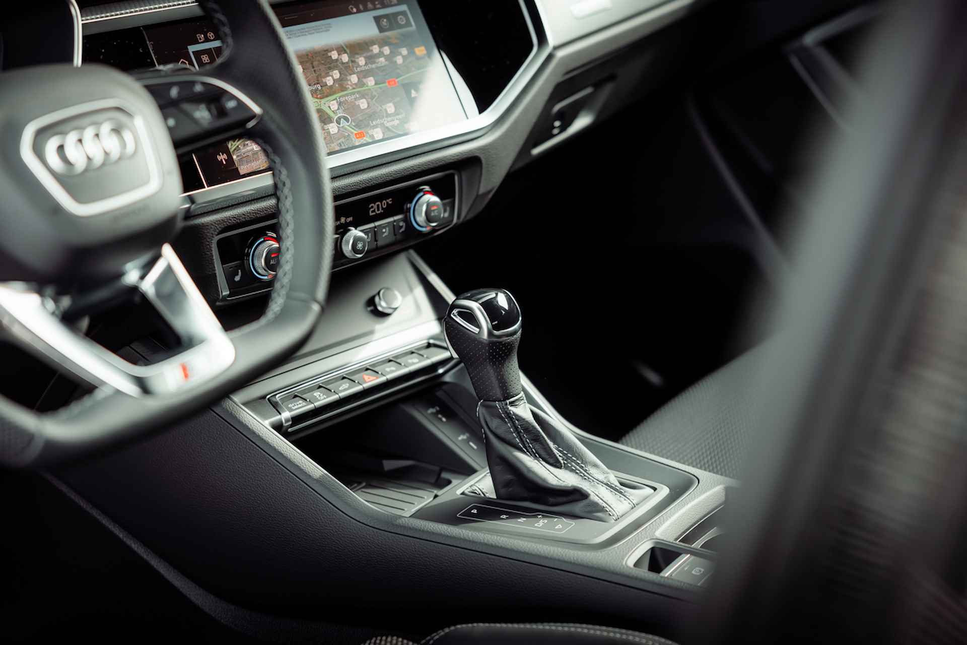 Audi Q3 45 TFSI e 245pk s-tronic S edition | Optiek zwart | Privacy glass | Comfortsleutel | Adaptive cruise control | 19" LM velgen | Stoelverwarming - 22/35