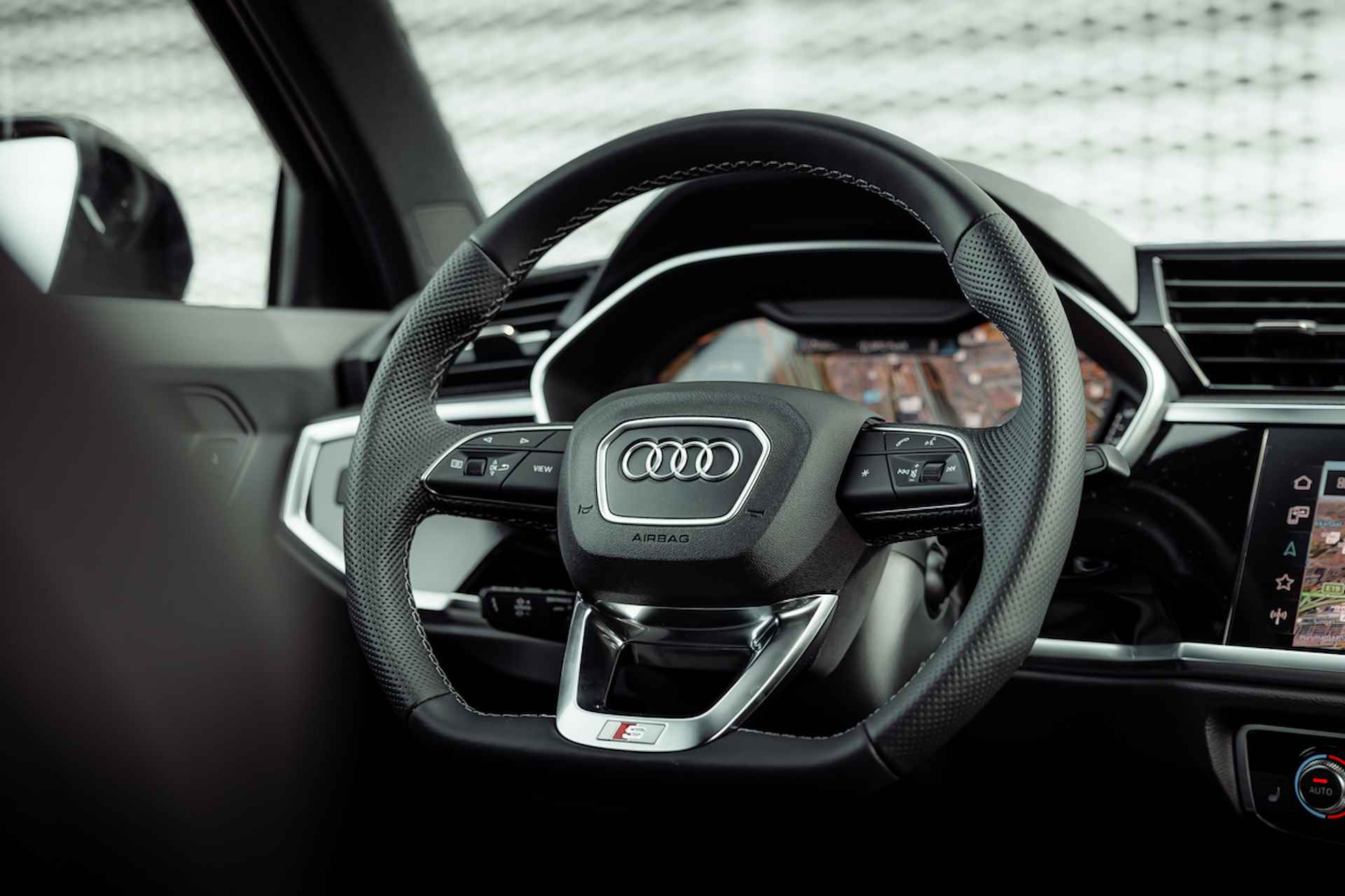 Audi Q3 45 TFSI e 245pk s-tronic S edition | Optiek zwart | Privacy glass | Comfortsleutel | Adaptive cruise control | 19" LM velgen | Stoelverwarming - 25/35