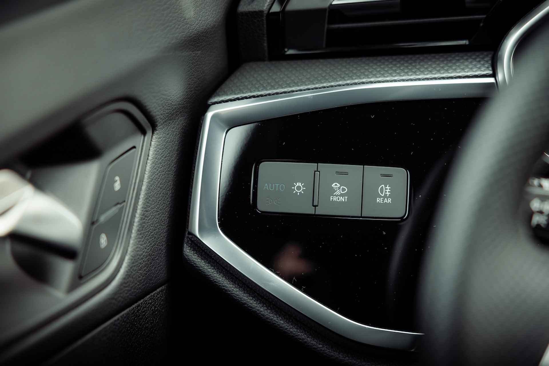Audi Q3 45 TFSI e 245pk s-tronic S edition | Optiek zwart | Privacy glass | Comfortsleutel | Adaptive cruise control | 19" LM velgen | Stoelverwarming - 27/35