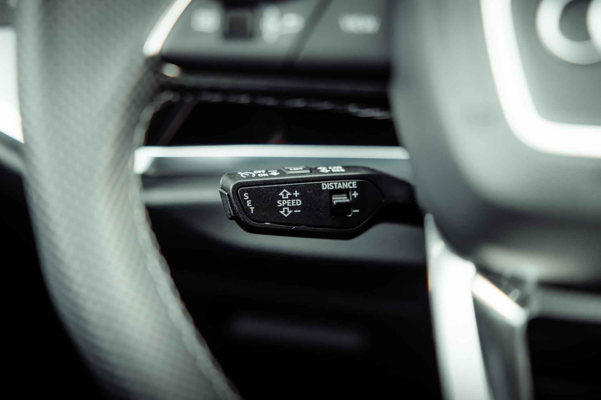 Audi Q3 45 TFSI e 245pk s-tronic S edition | Optiek zwart | Privacy glass | Comfortsleutel | Adaptive cruise control | 19" LM velgen | Stoelverwarming - 28/35