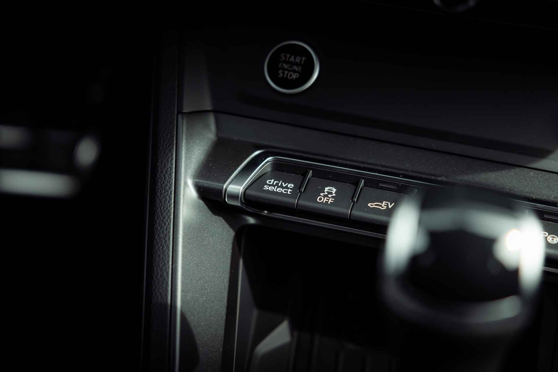 Audi Q3 45 TFSI e 245pk s-tronic S edition | Optiek zwart | Privacy glass | Comfortsleutel | Adaptive cruise control | 19" LM velgen | Stoelverwarming - 31/35